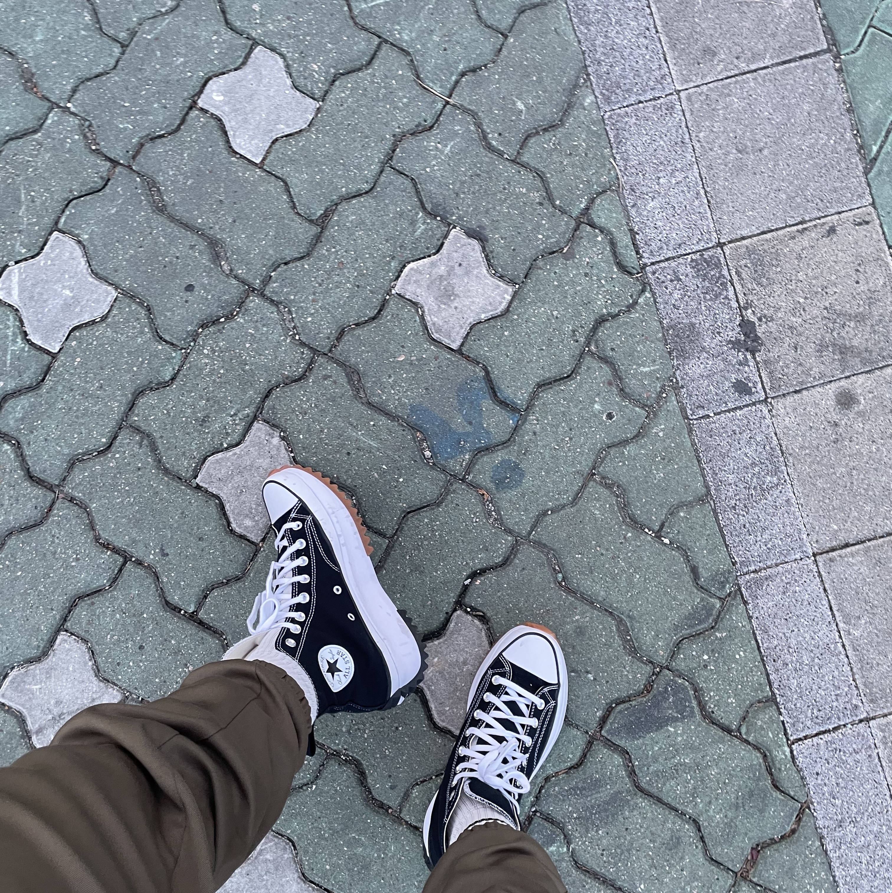 Converse Run Star Hike Hi Black White Gum 착용 스타일