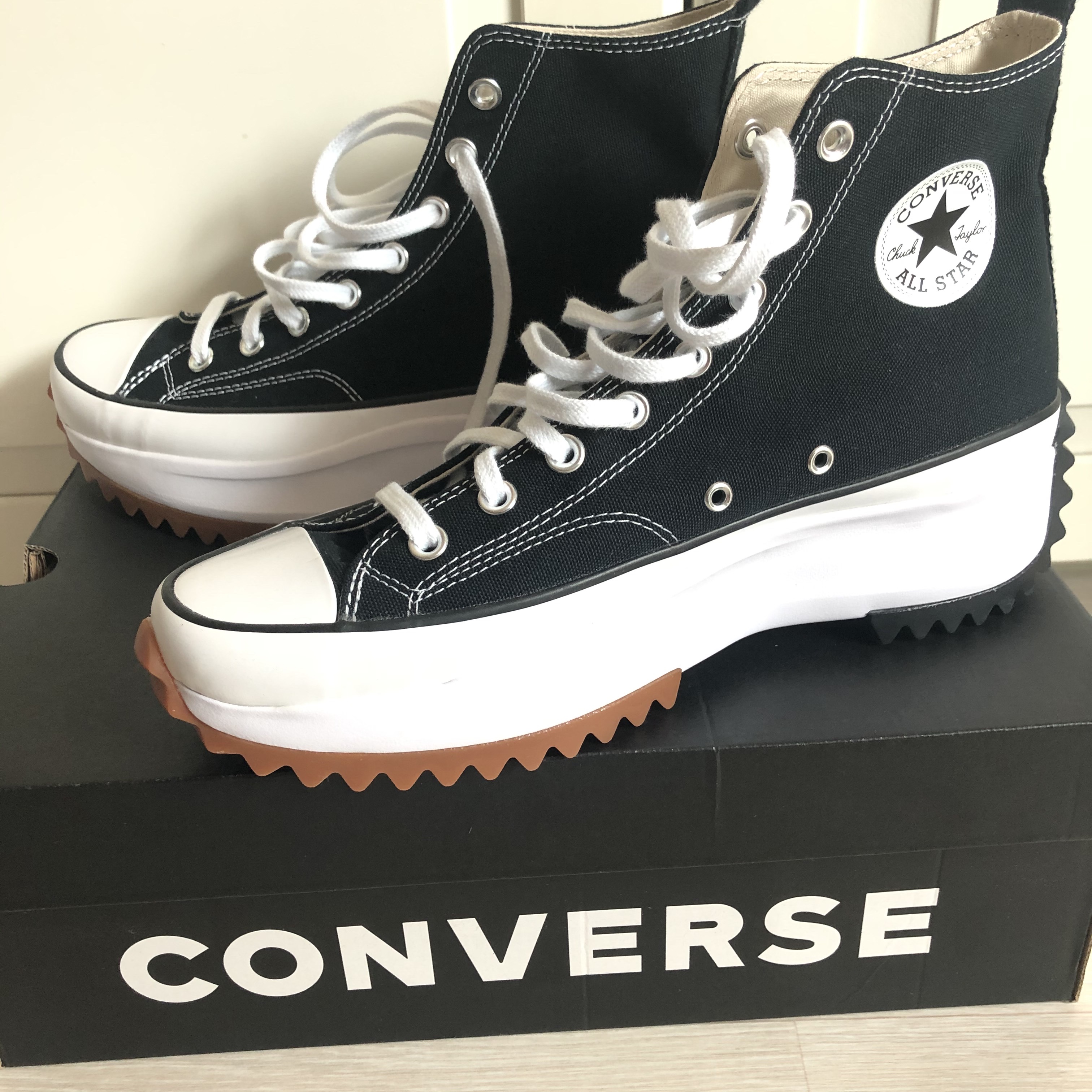Converse Run Star Hike Hi Black White Gum 착용 스타일