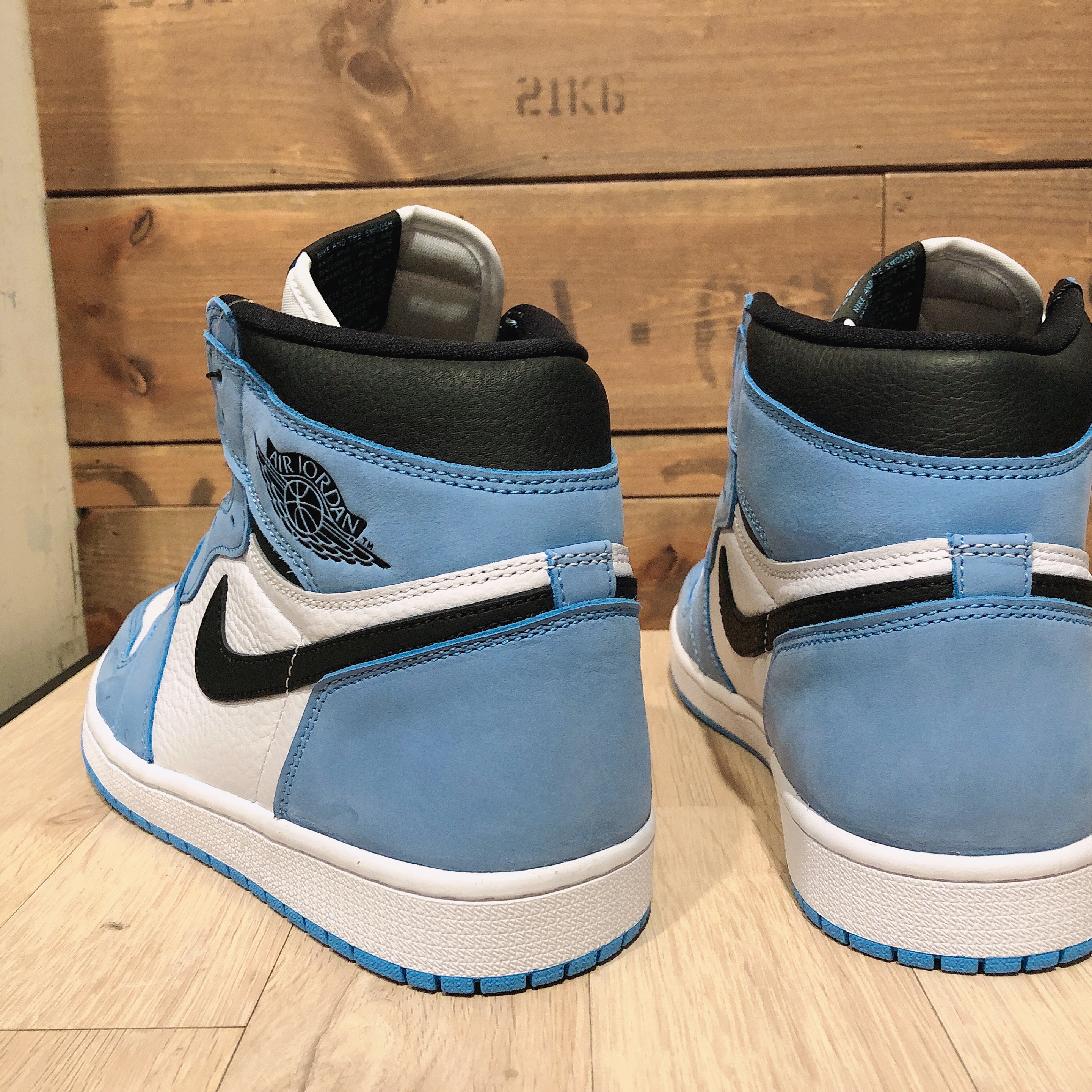 Jordan 1 Retro High OG University Blue 착용 스타일 - 2