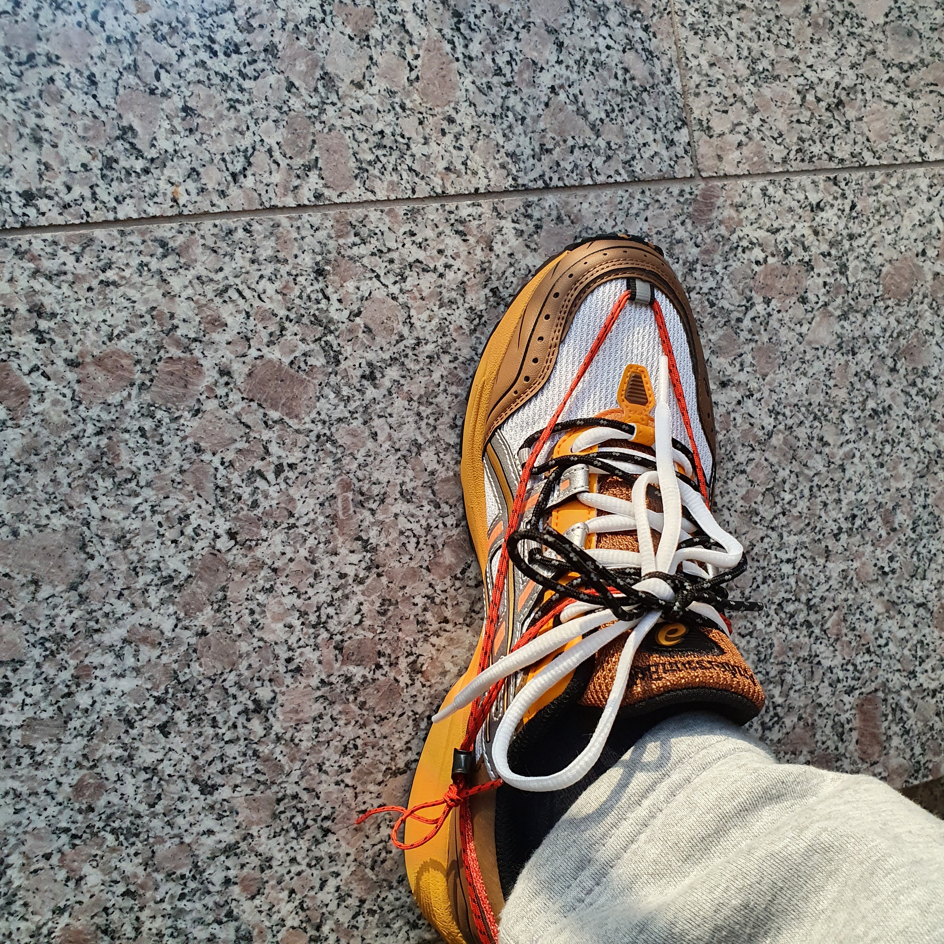 Asics x Andersson Bell Gel-1090 White Orange 착용 스타일 - 3
