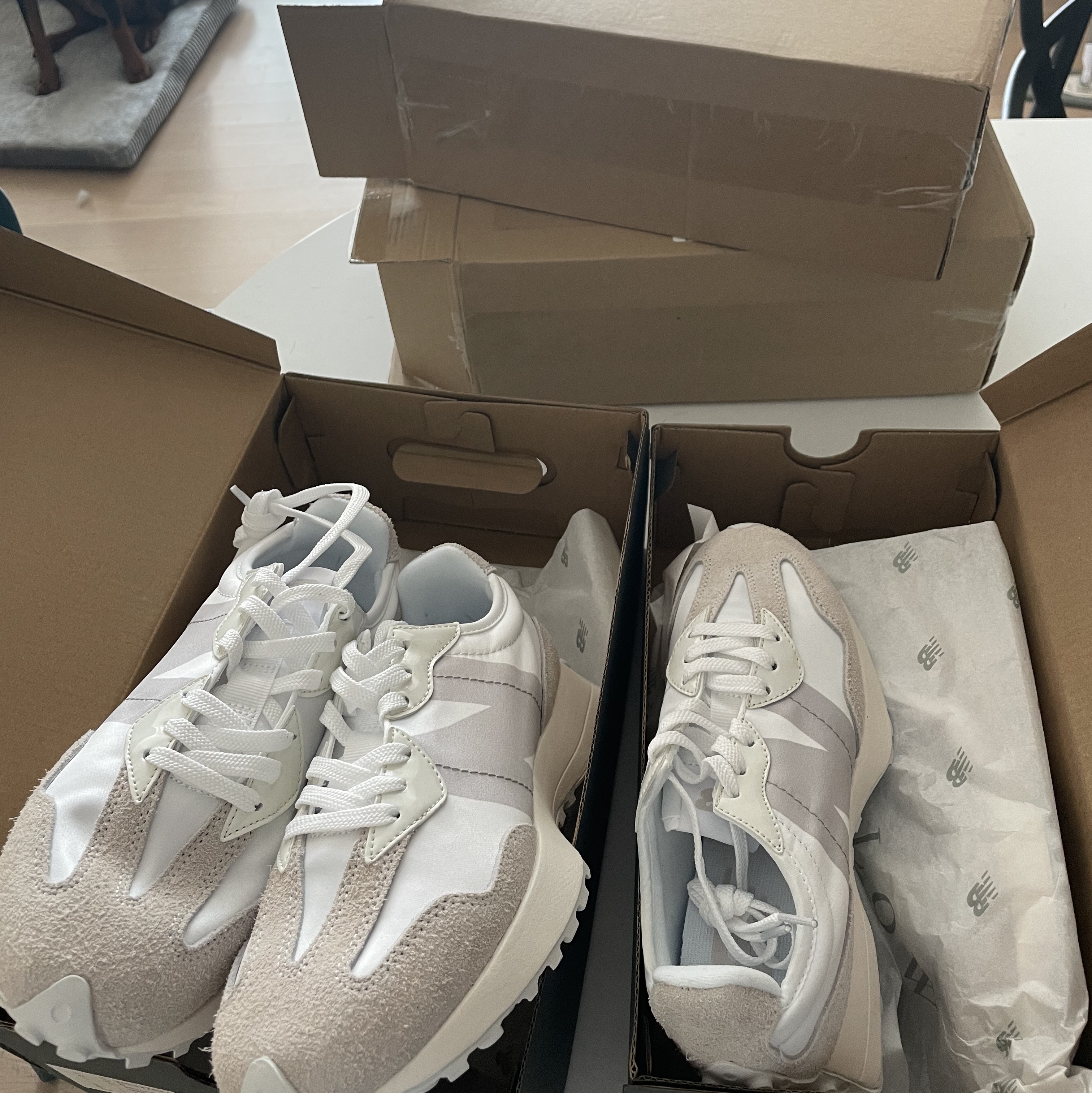 (W) New Balance 327 White Moonbeam 착용 스타일