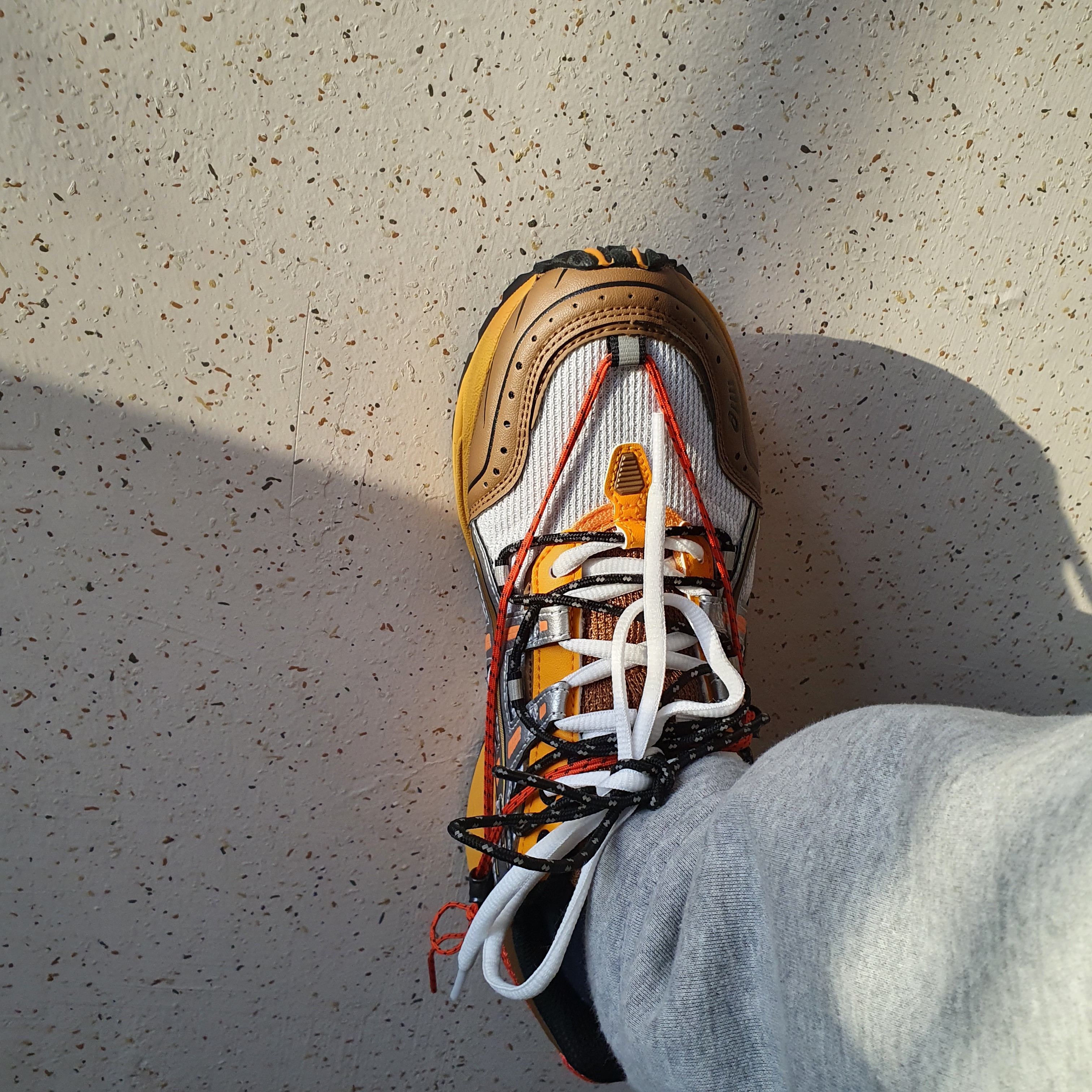 Asics x Andersson Bell Gel-1090 White Orange 착용 스타일 - 4