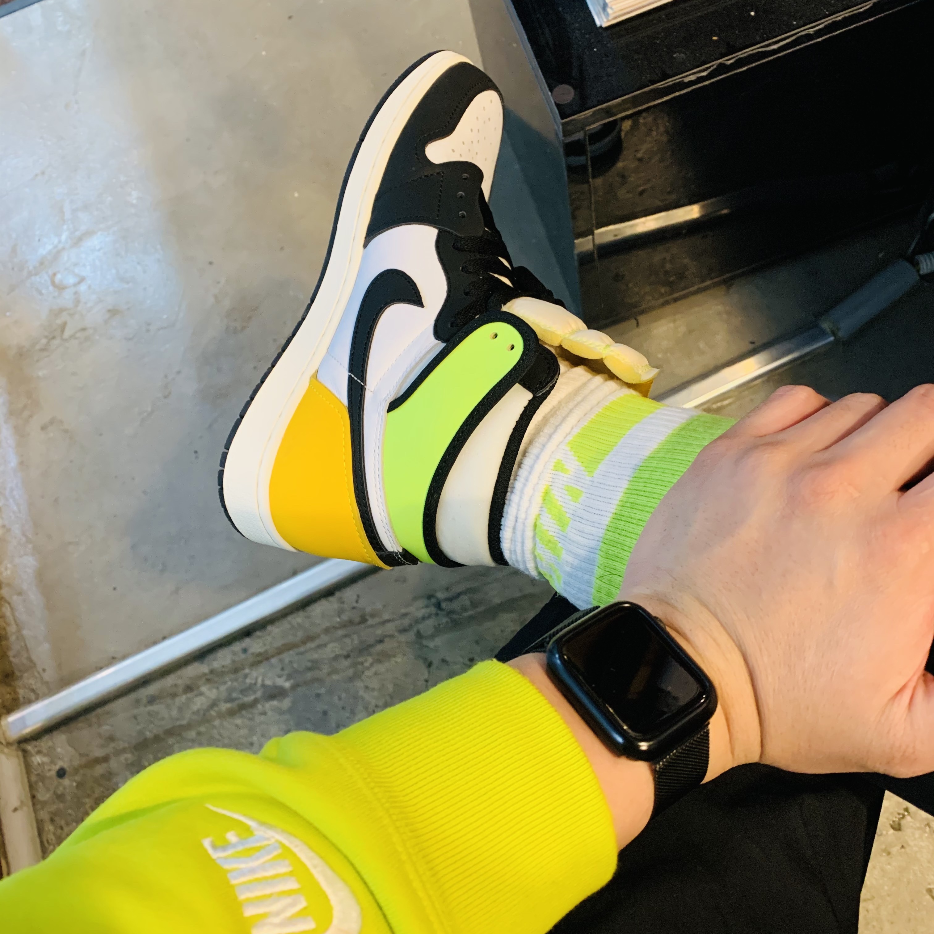 Jordan 1 Retro High OG Volt Gold 착용 스타일