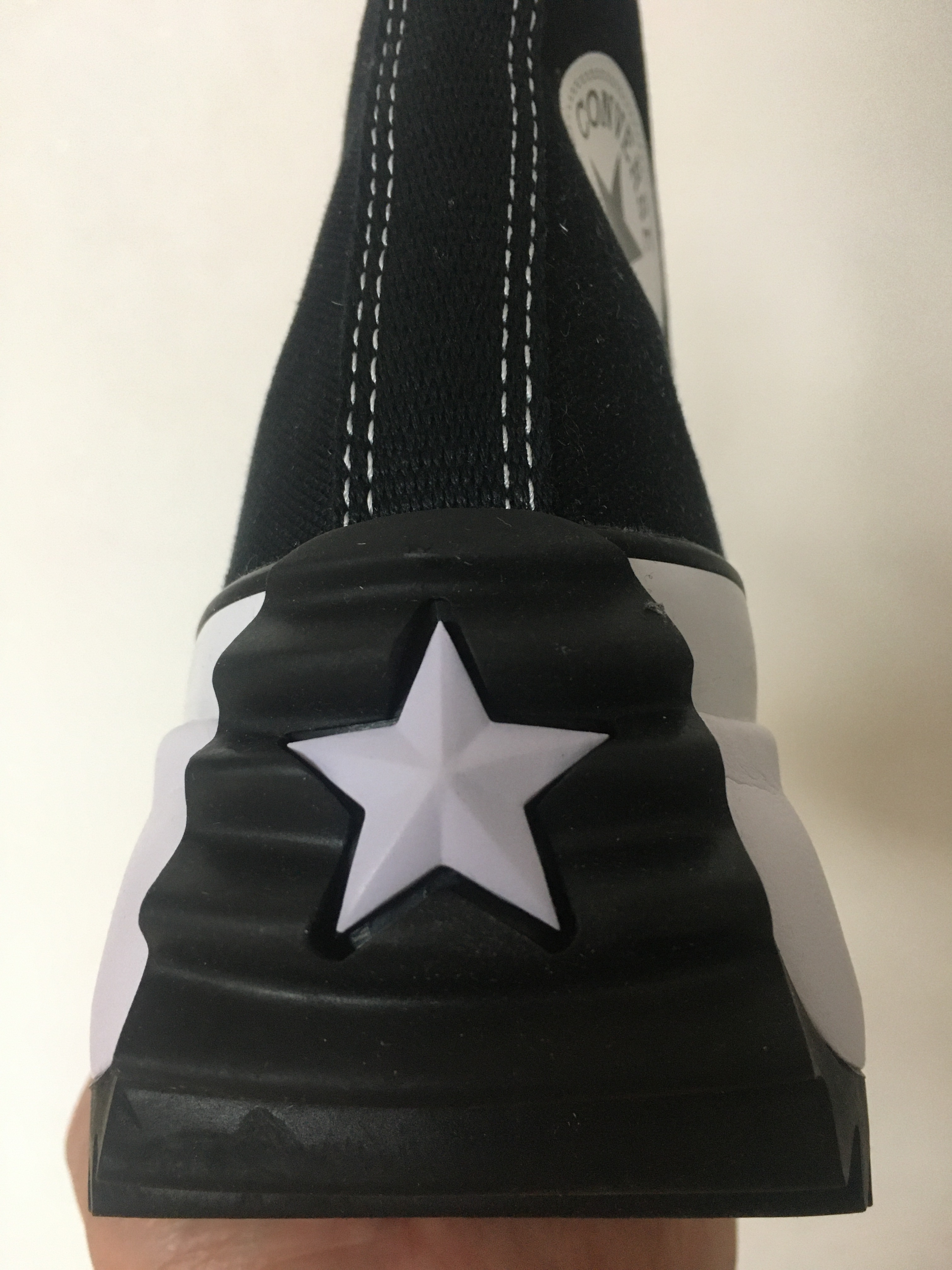 Converse Run Star Hike Hi Black White Gum 착용 스타일 - 2