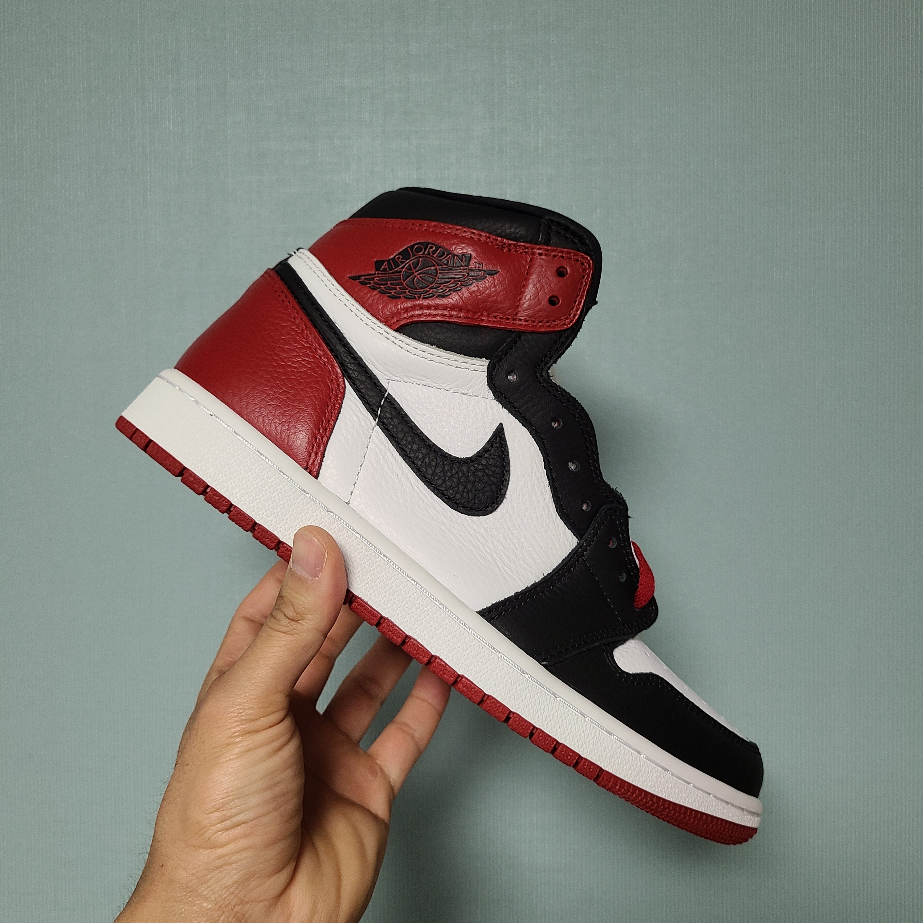 Jordan 1 Retro High OG Bloodline, Jordan 1 Retro High OG Black Toe 2016 착용 스타일