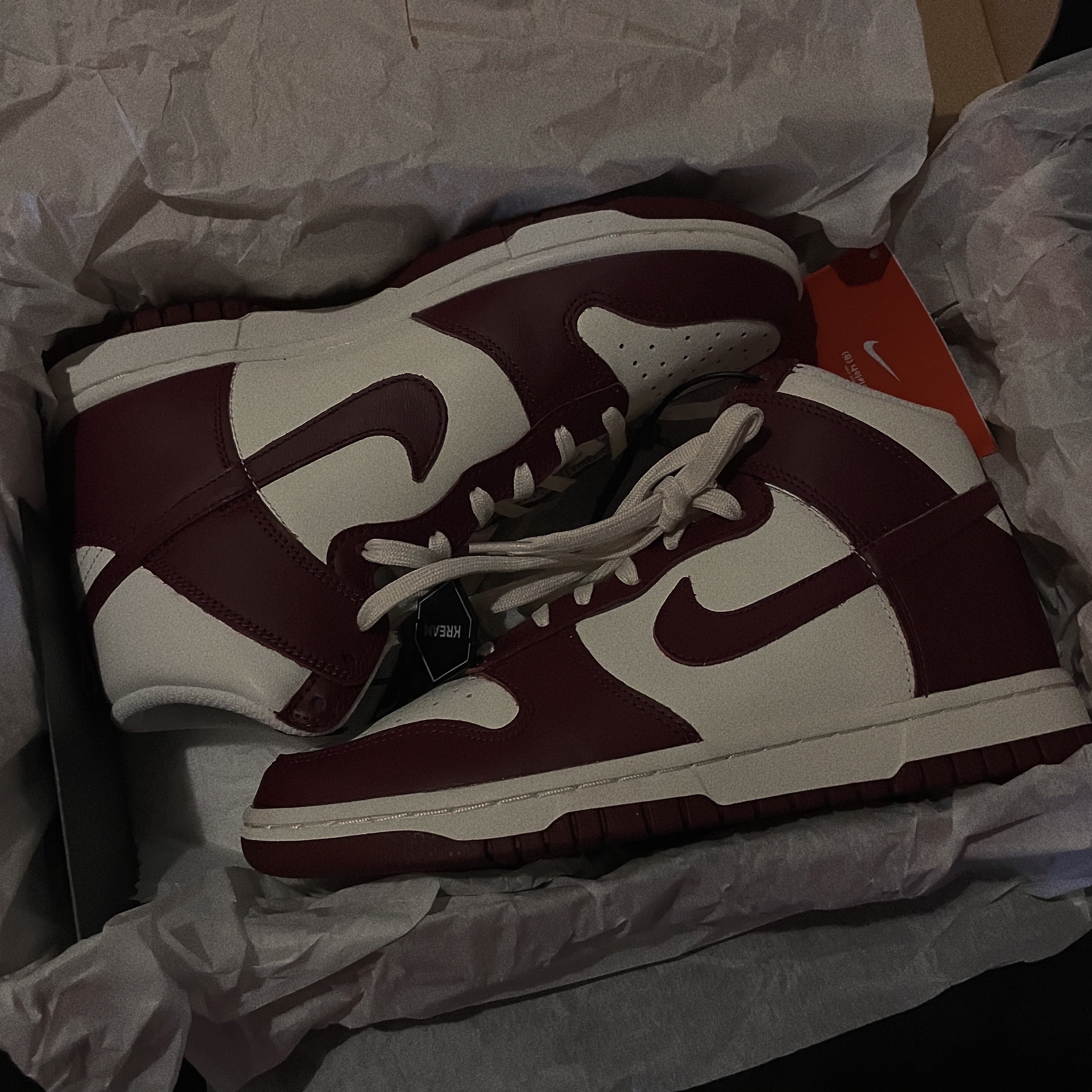 (W) Nike Dunk High Team Red 착용 스타일