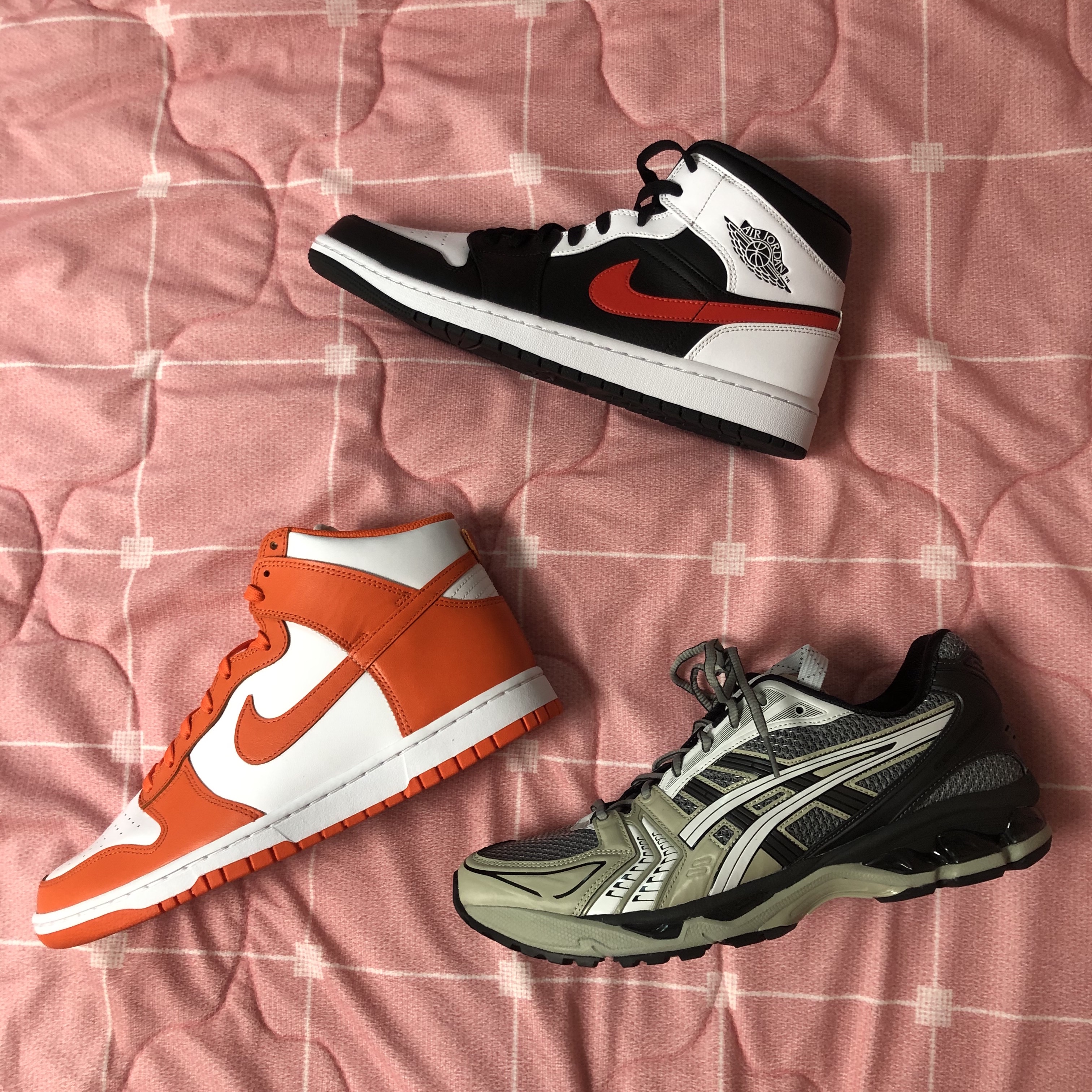 Jordan 1 Mid Black Chile Red, Nike Dunk High Retro Orange Blaze 착용 스타일