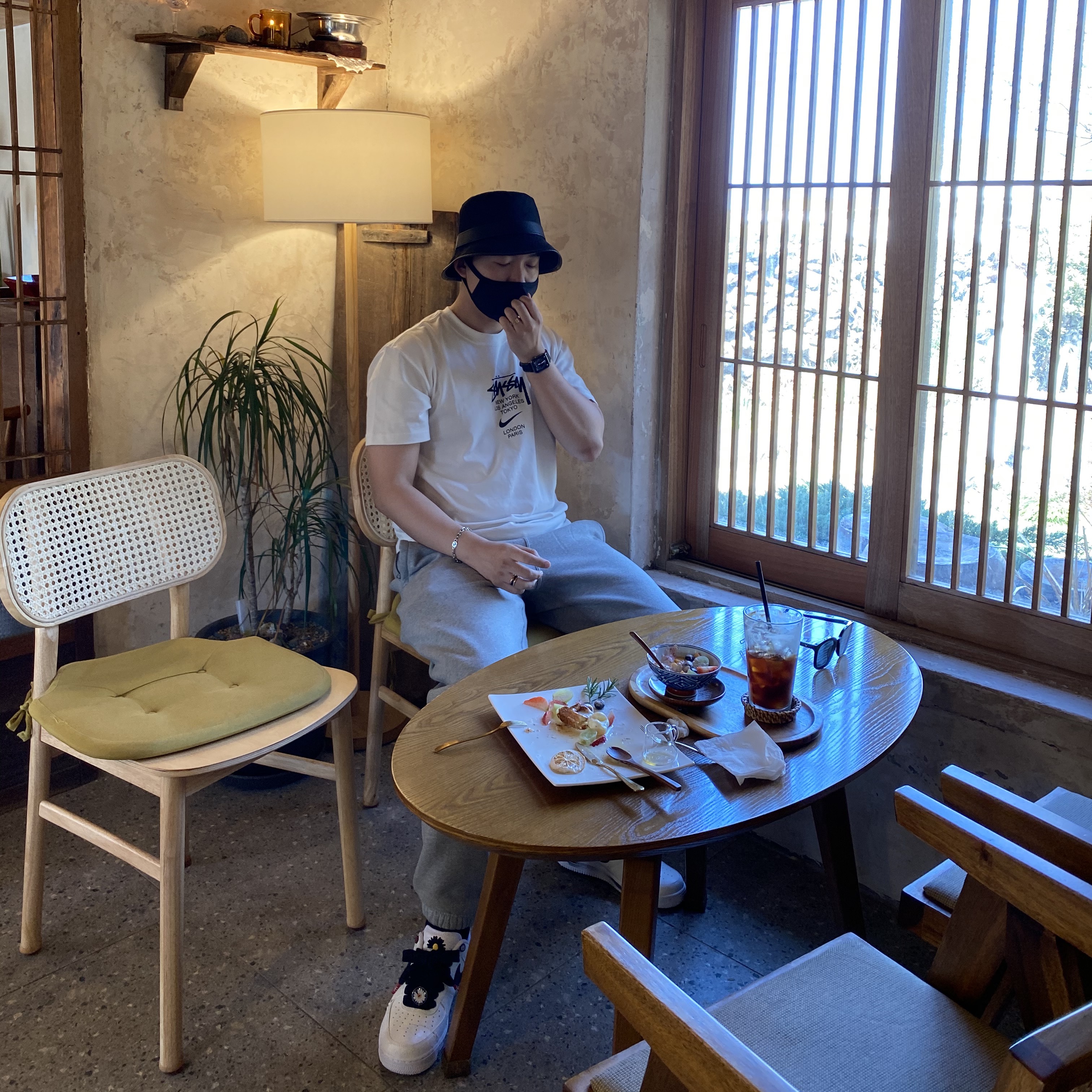 Nike x Peaceminusone Air Force 1 Low Para-Noise 2.0, Nike x Stussy WT T-Shirt White - Asia 착용 스타일