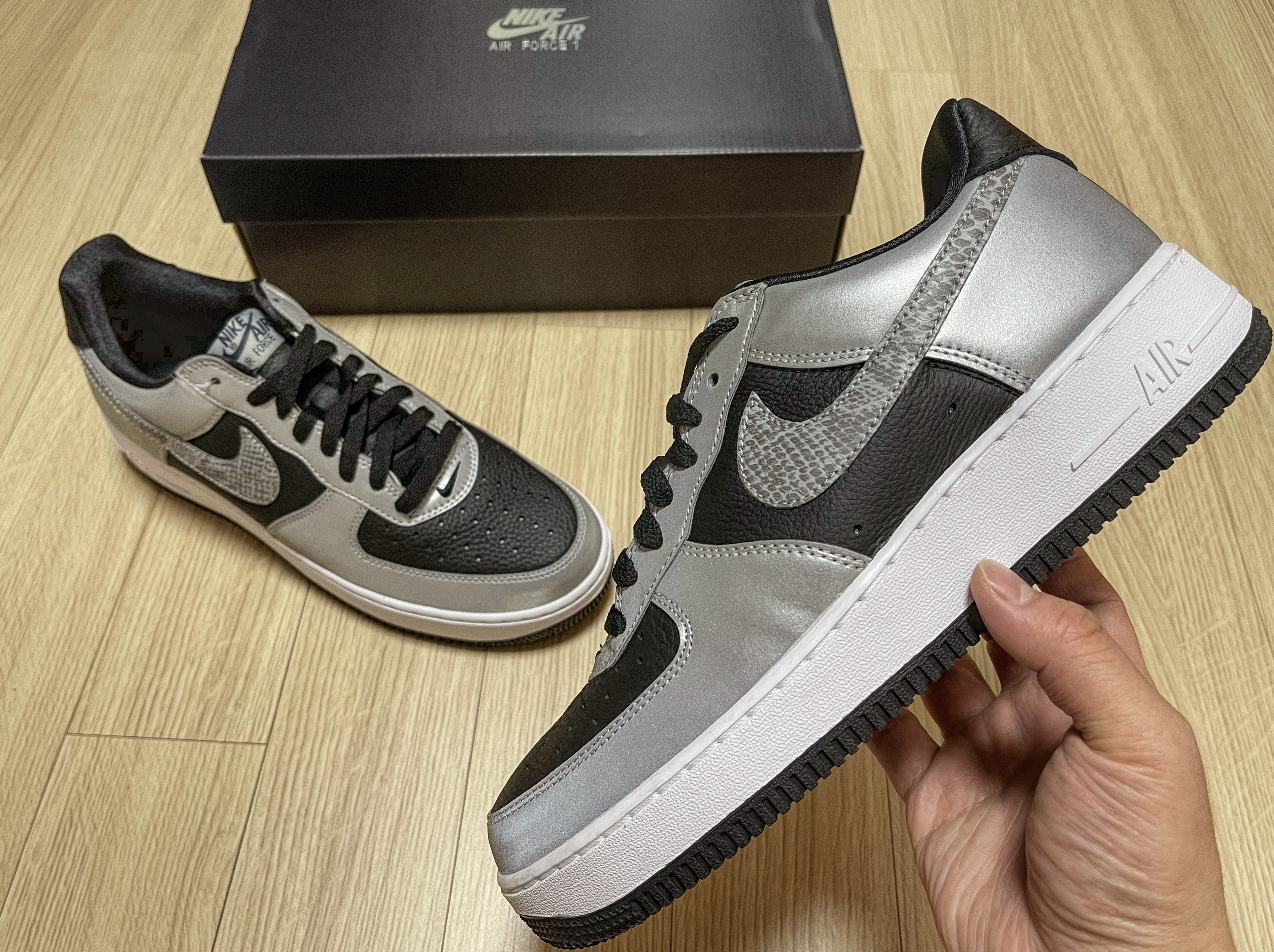 Nike Air Force 1 B Silver Snake 착용 스타일 - 4