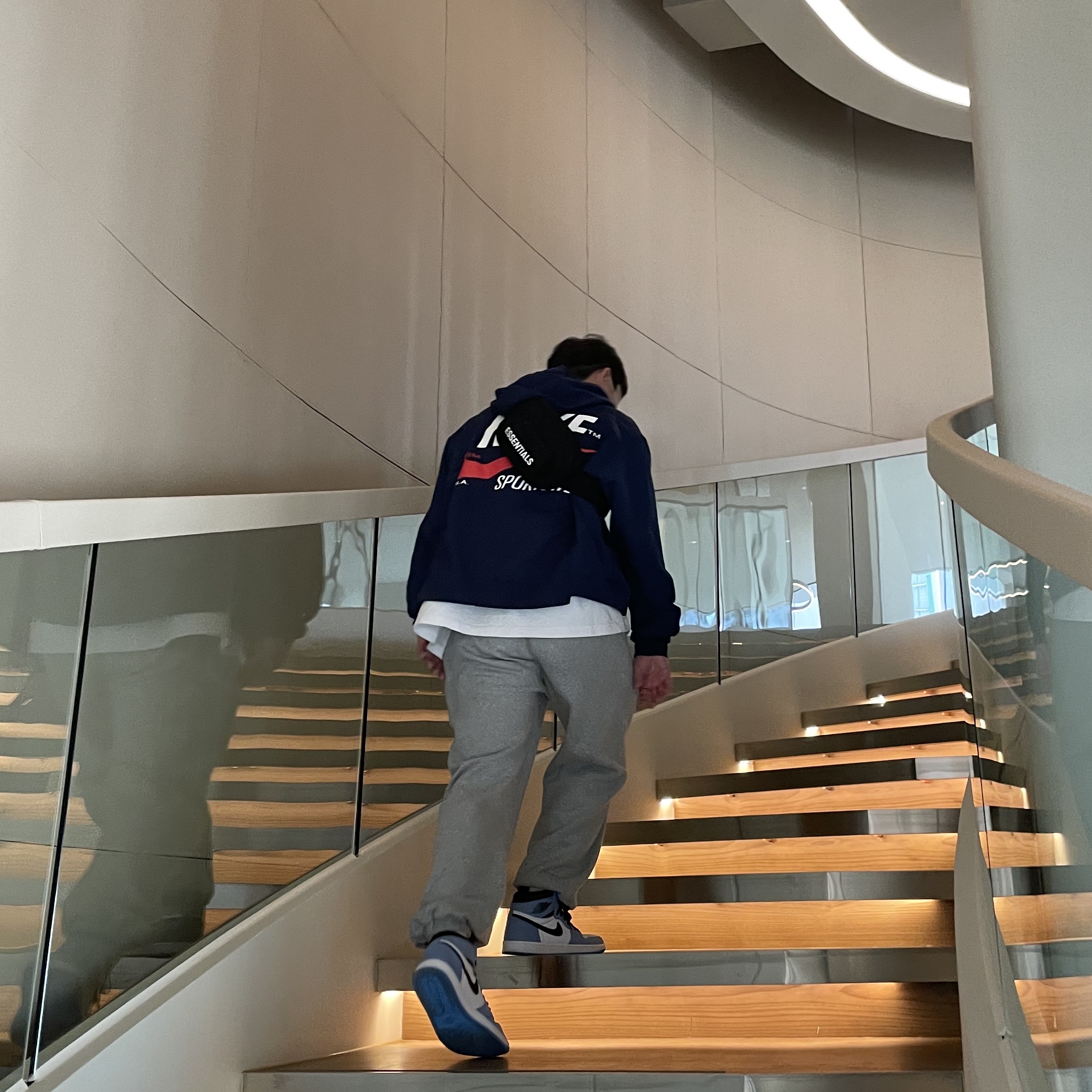 Nike NSW Hoodie BRS Midnight Navy, Jordan 1 Retro High OG University Blue 착용 스타일