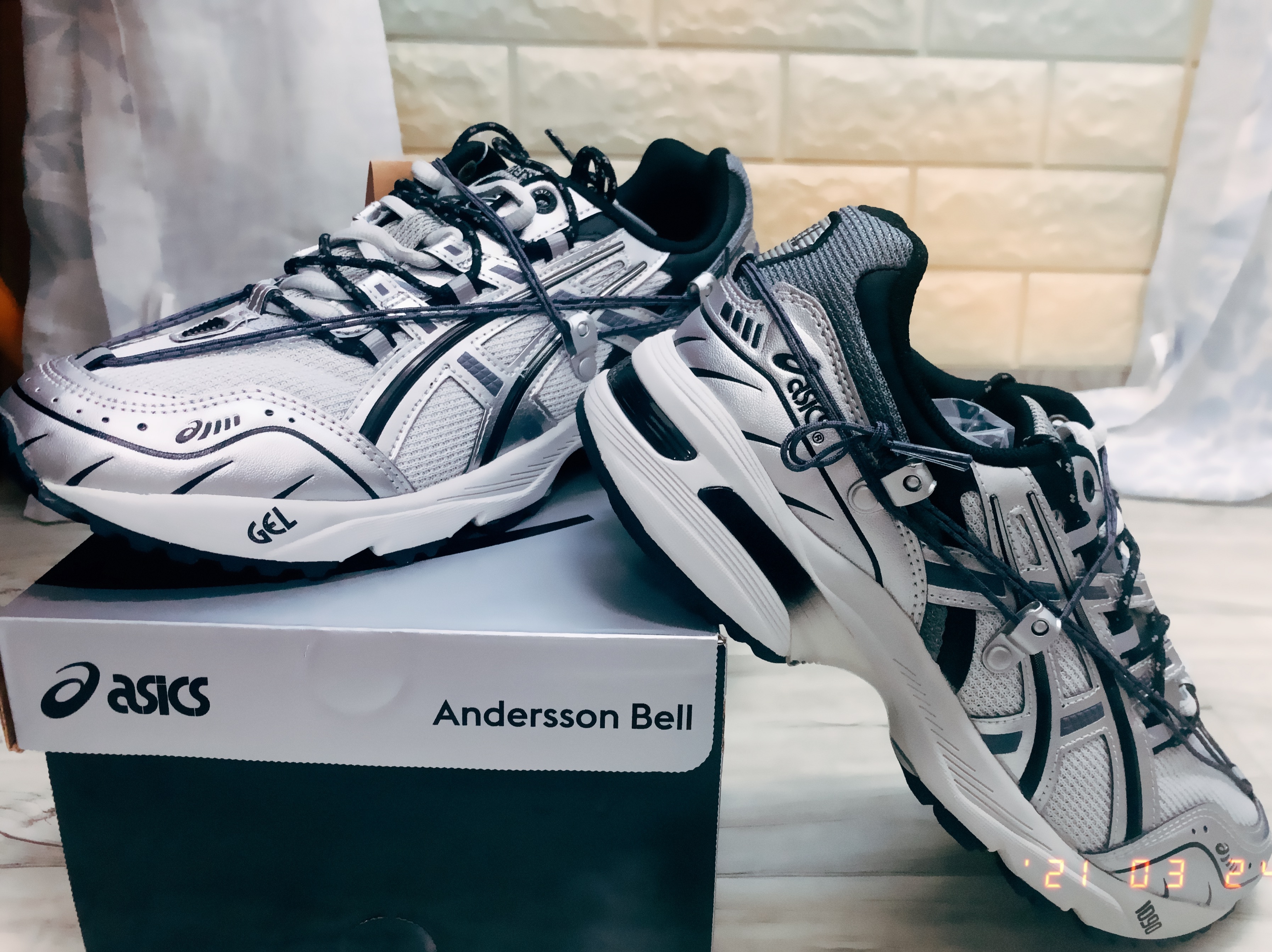 Asics x Andersson Bell Gel-1090 Glacier Grey Silver 착용 스타일