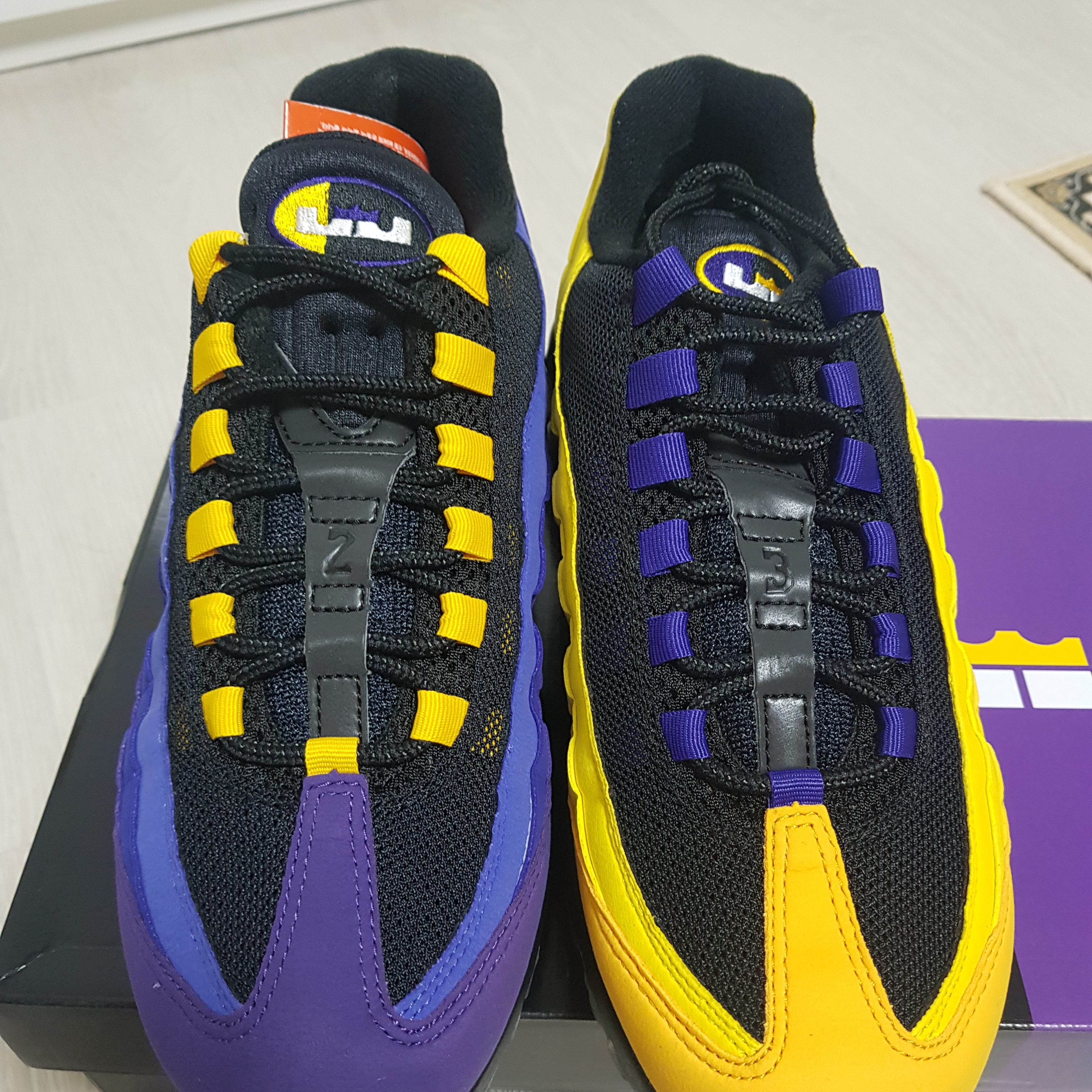 Nike Air Max 95 NRG LeBron Lakers Home Team 착용 스타일 - 3