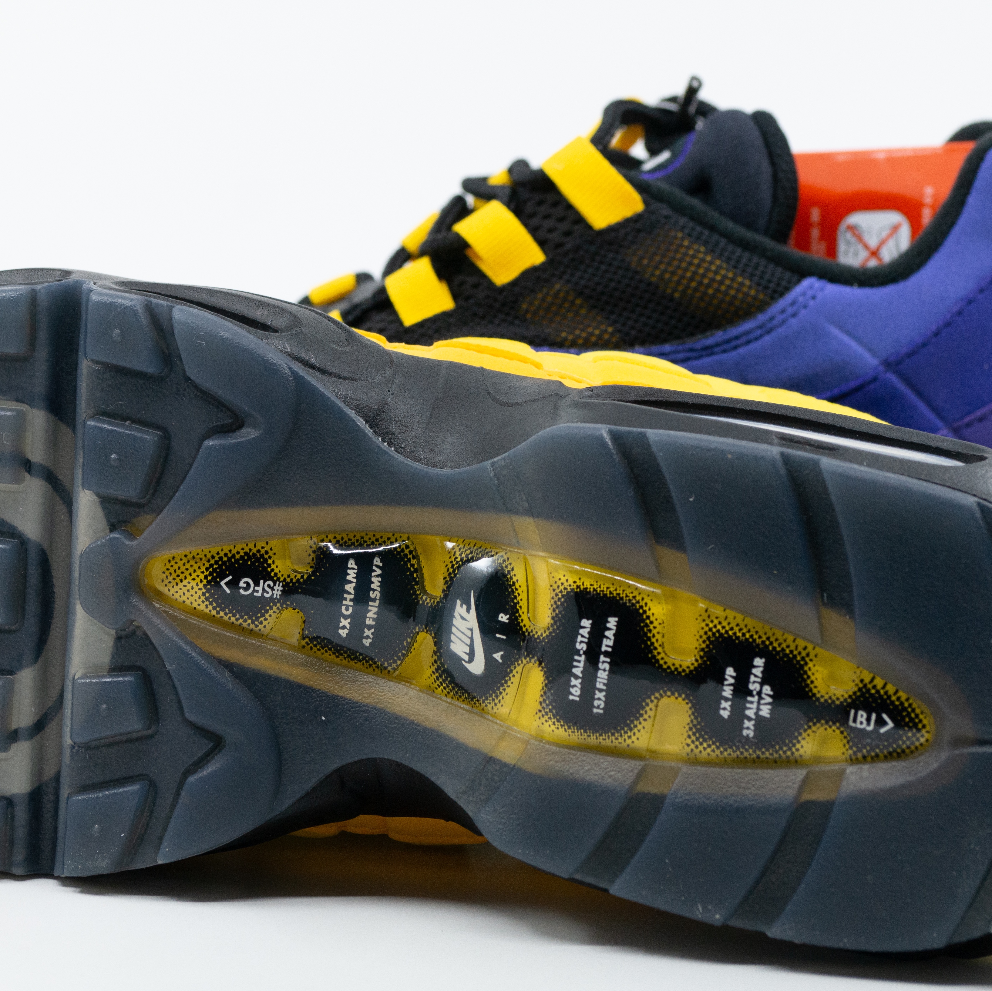 Nike Air Max 95 NRG LeBron Lakers Home Team 착용 스타일 - 5