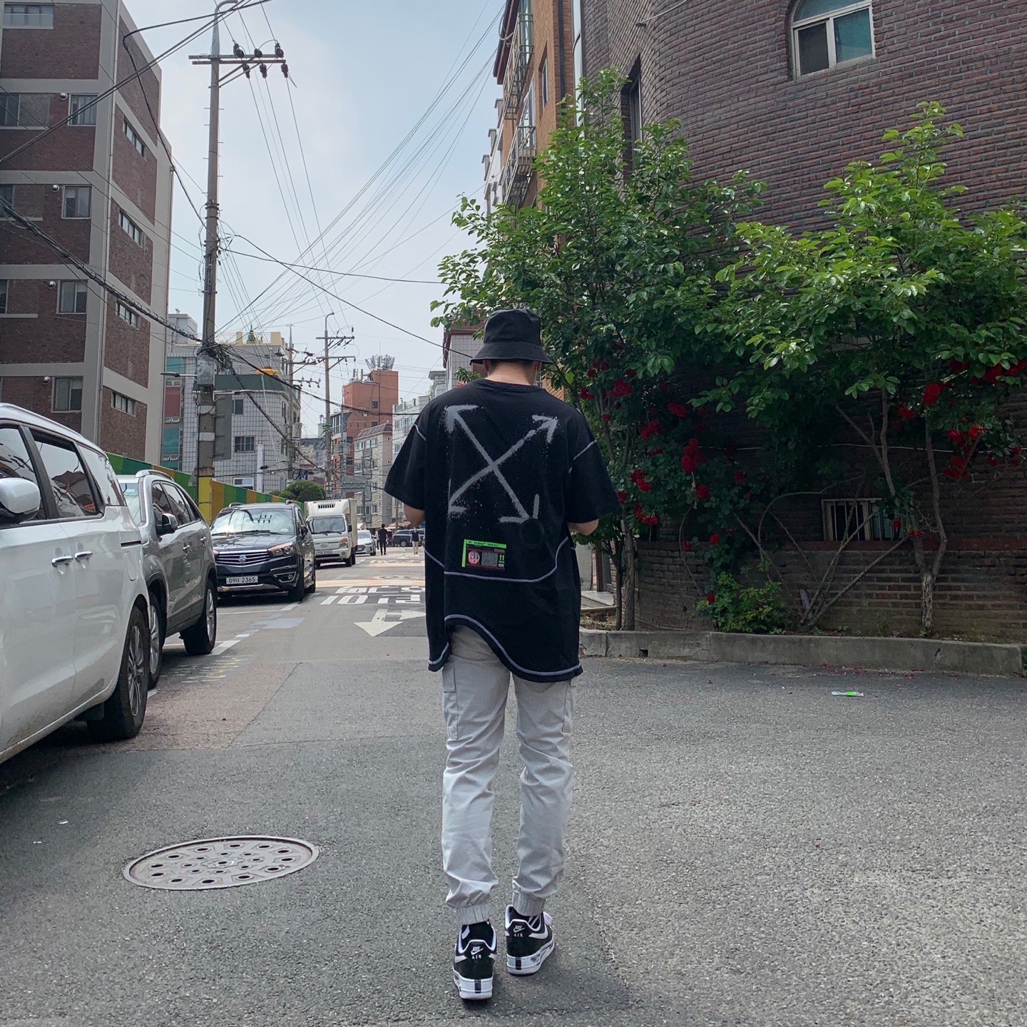 Nike x Off-White NRG RU Short Sleeve T-Shirt, Nike x Peaceminusone Air Force 1 Low Para-Noise 착용 스타일