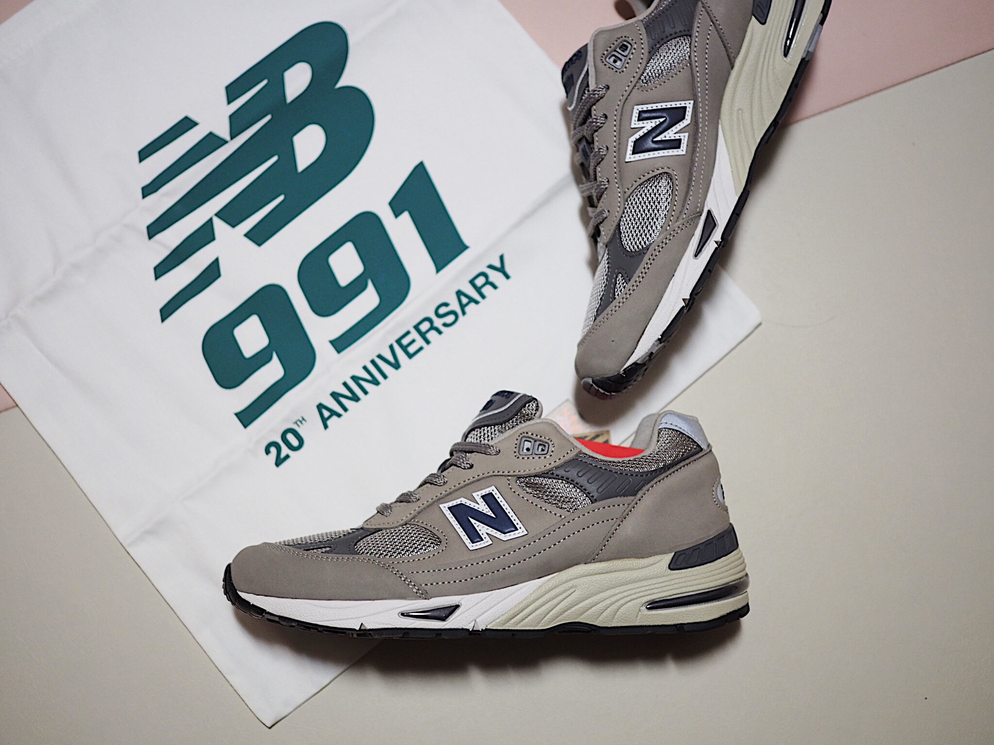 New Balance 991 Made in UK 20th Anniversary Grey 착용 스타일 - 3
