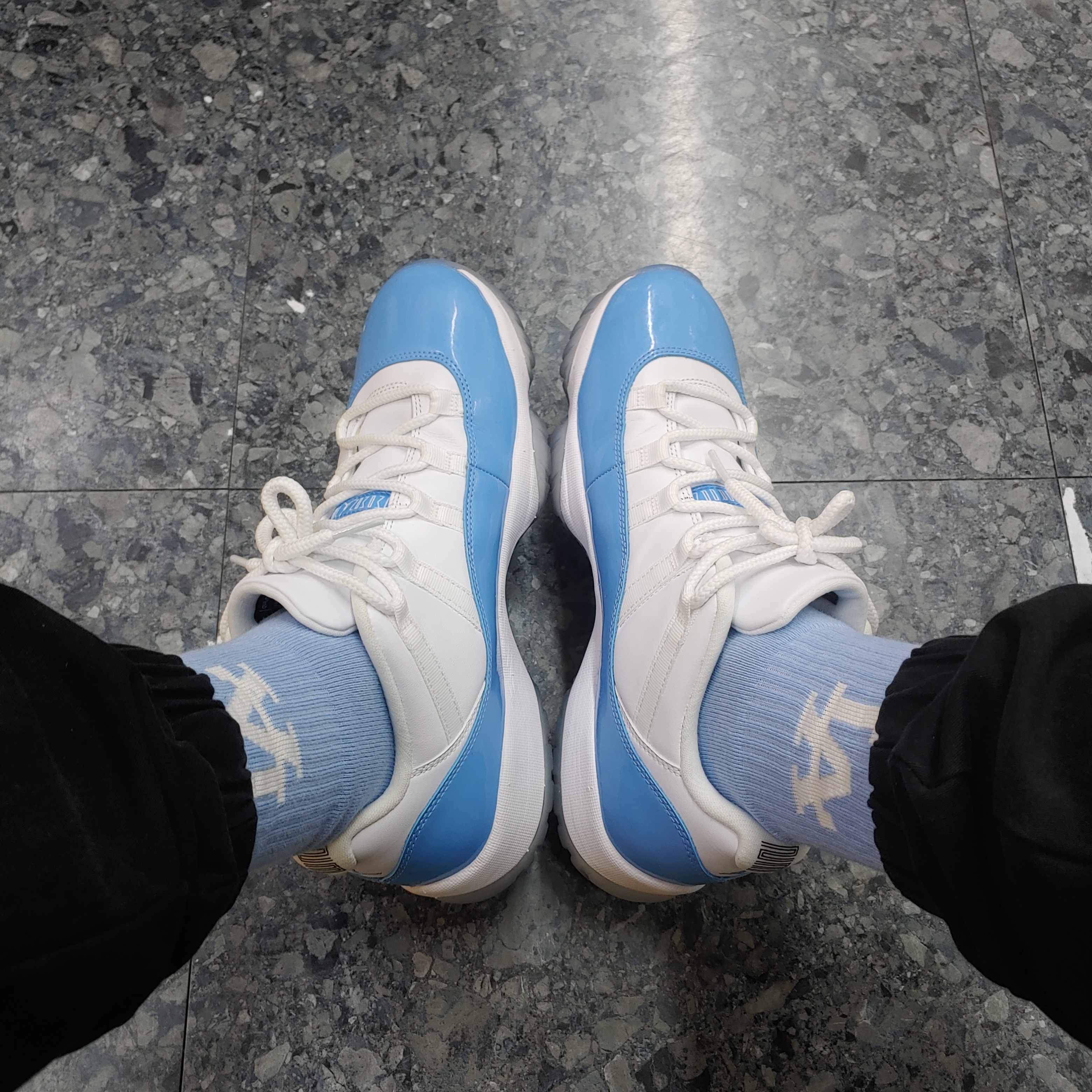 Jordan 11 Retro Low University Blue 2017 착용 스타일 - 1