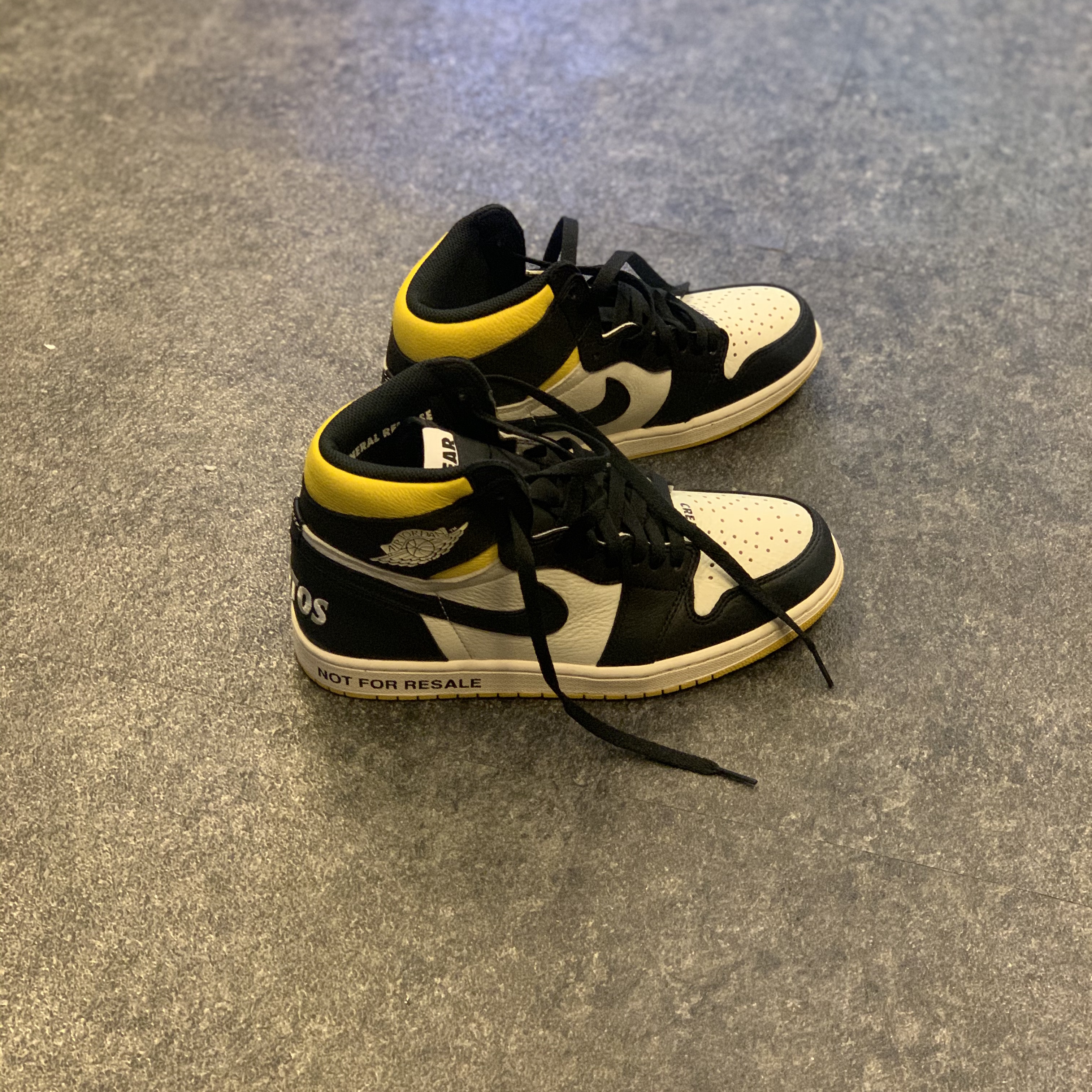 Jordan 1 Retro High Not for Resale Varsity Maize 착용 스타일 - 2
