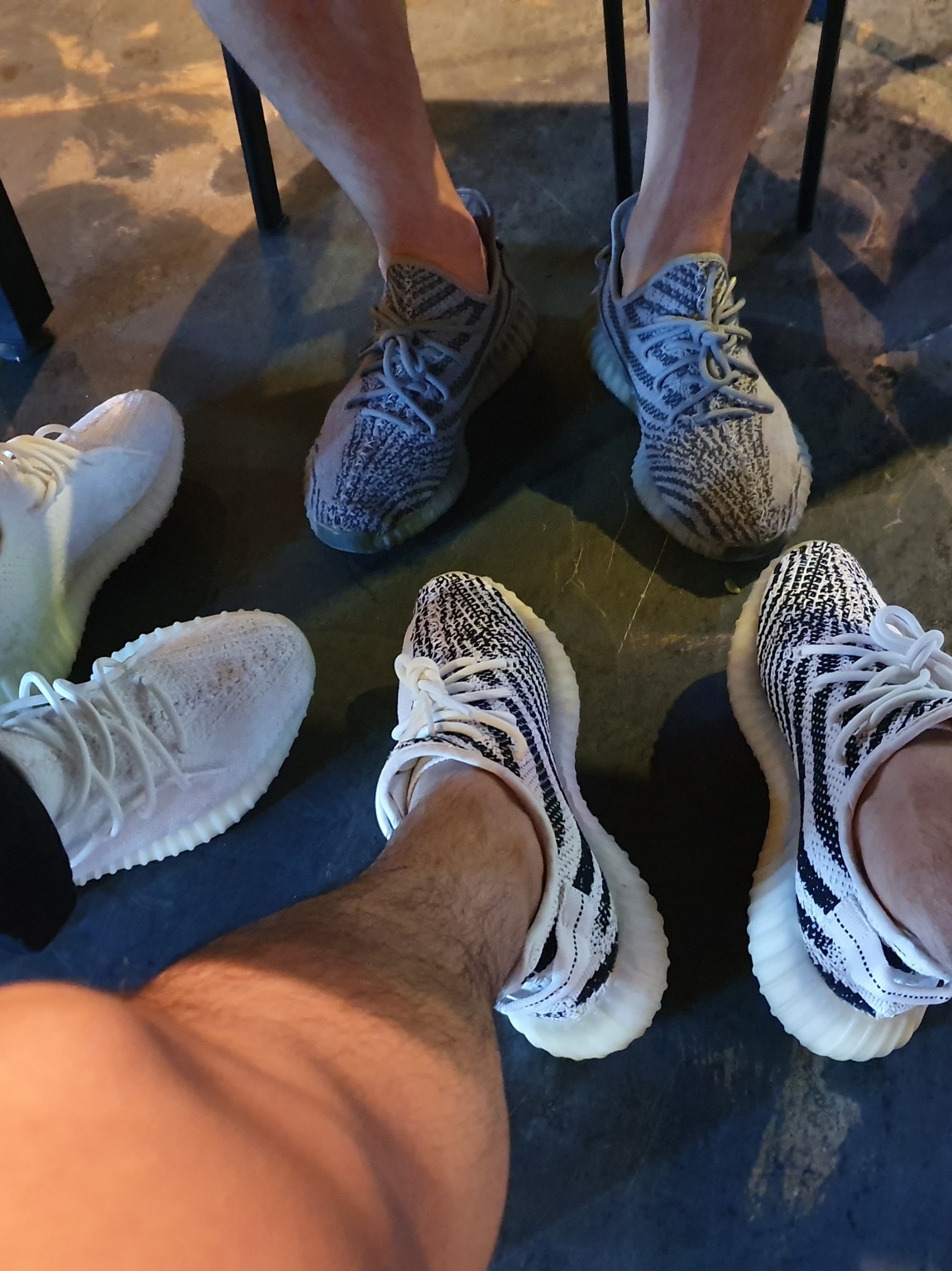 Adidas Yeezy Boost 350 V2 Zebra 2017/2019/2020, Adidas Yeezy Boost 350 V2 Cream/Triple White 착용 스타일