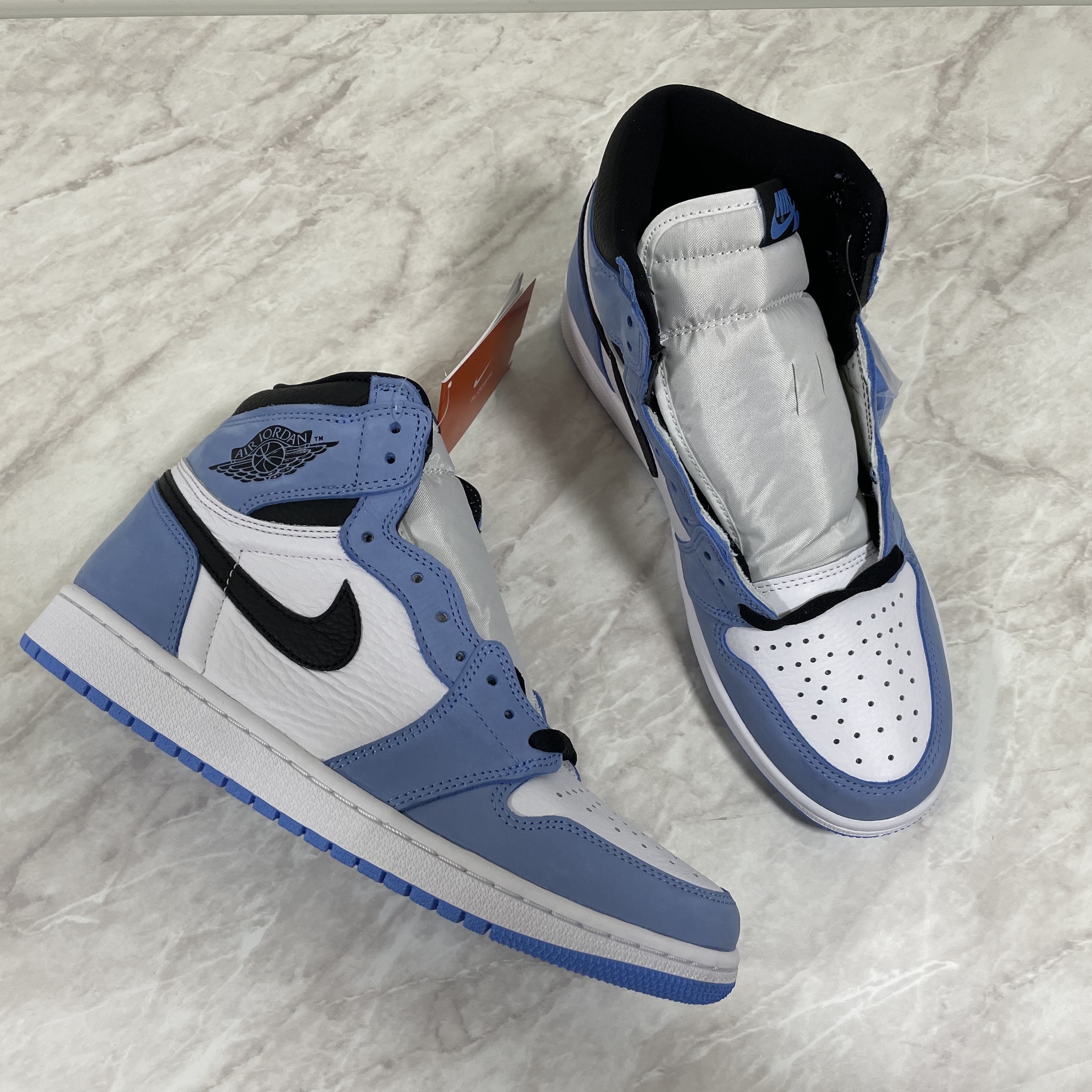 Jordan 1 Retro High OG University Blue 착용 스타일