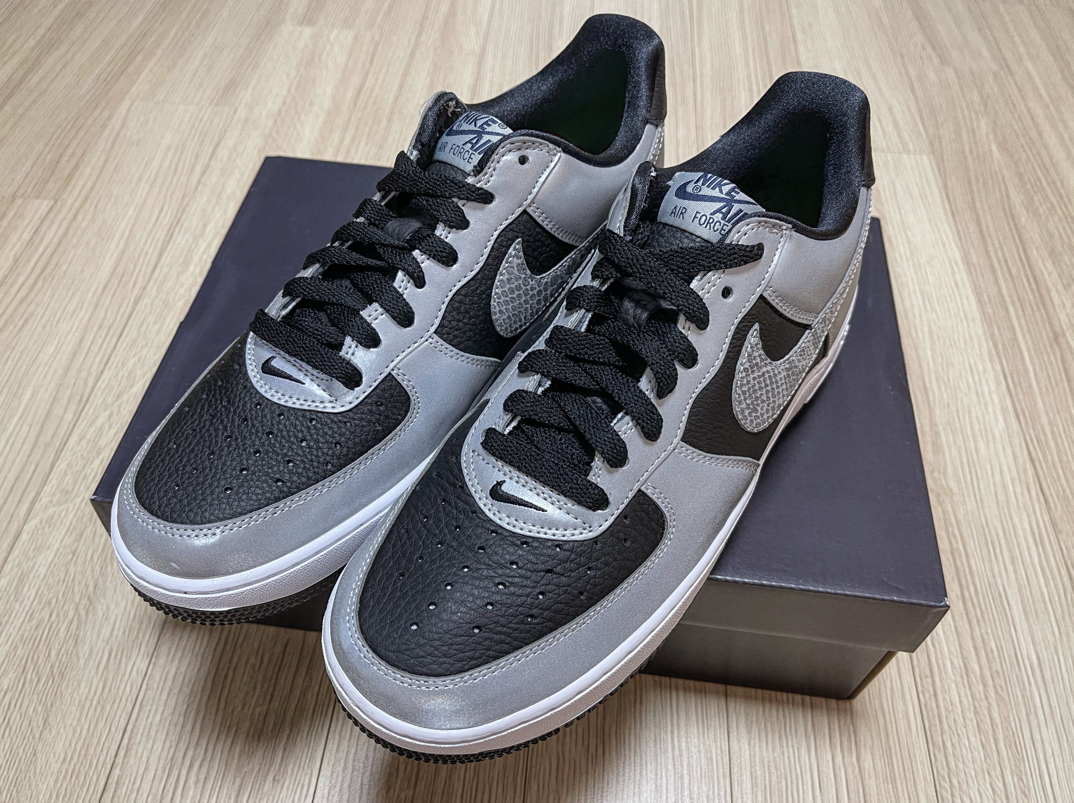Nike Air Force 1 B Silver Snake 착용 스타일 - 1
