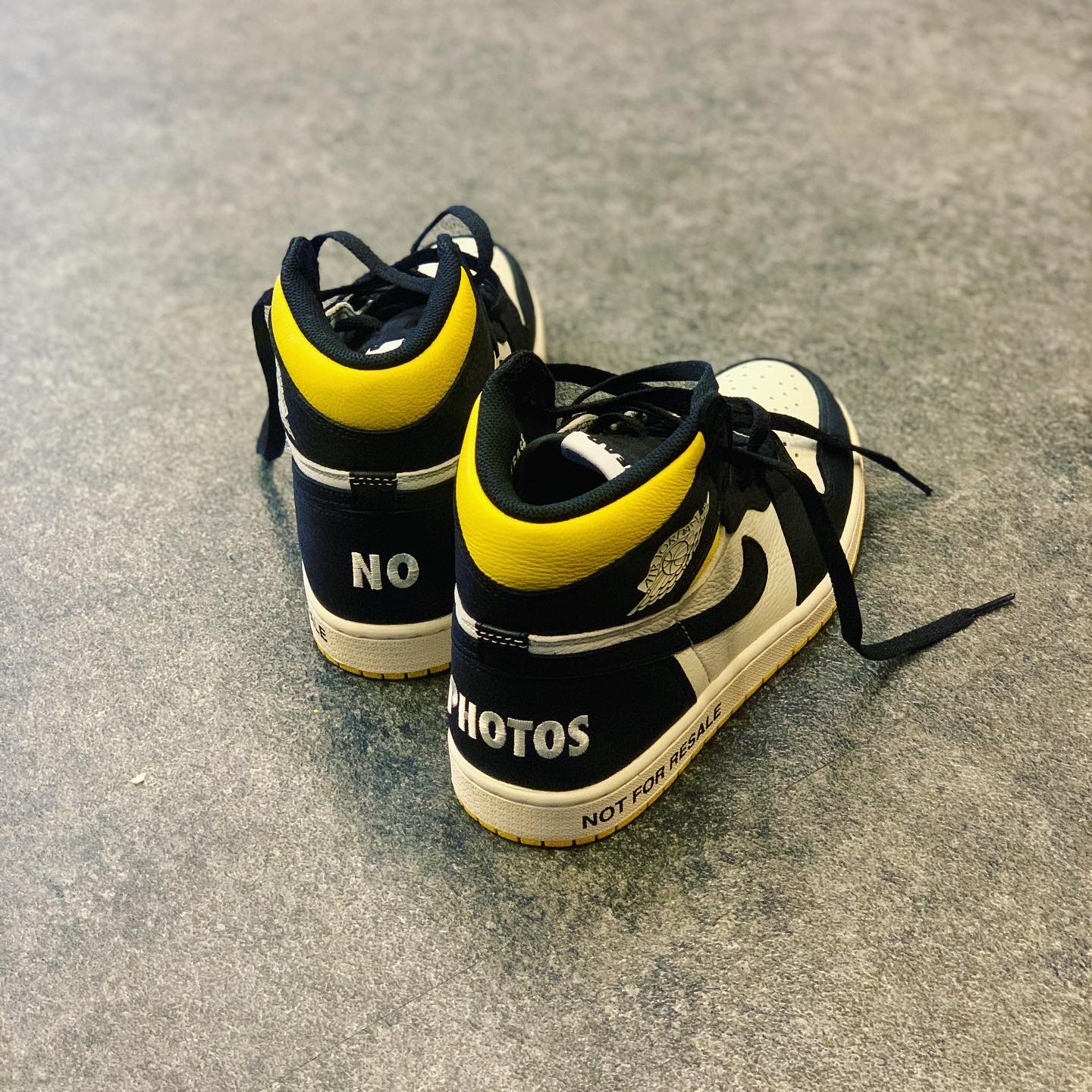 Jordan 1 Retro High Not for Resale Varsity Maize 착용 스타일 - 1