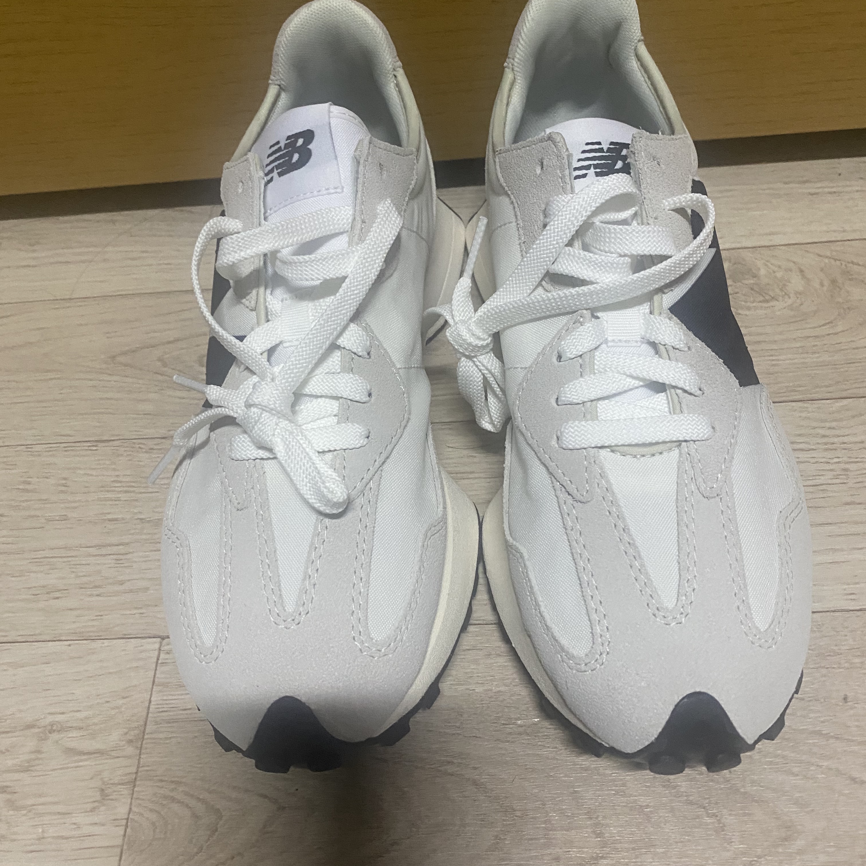 New Balance 327 White Black 착용 스타일