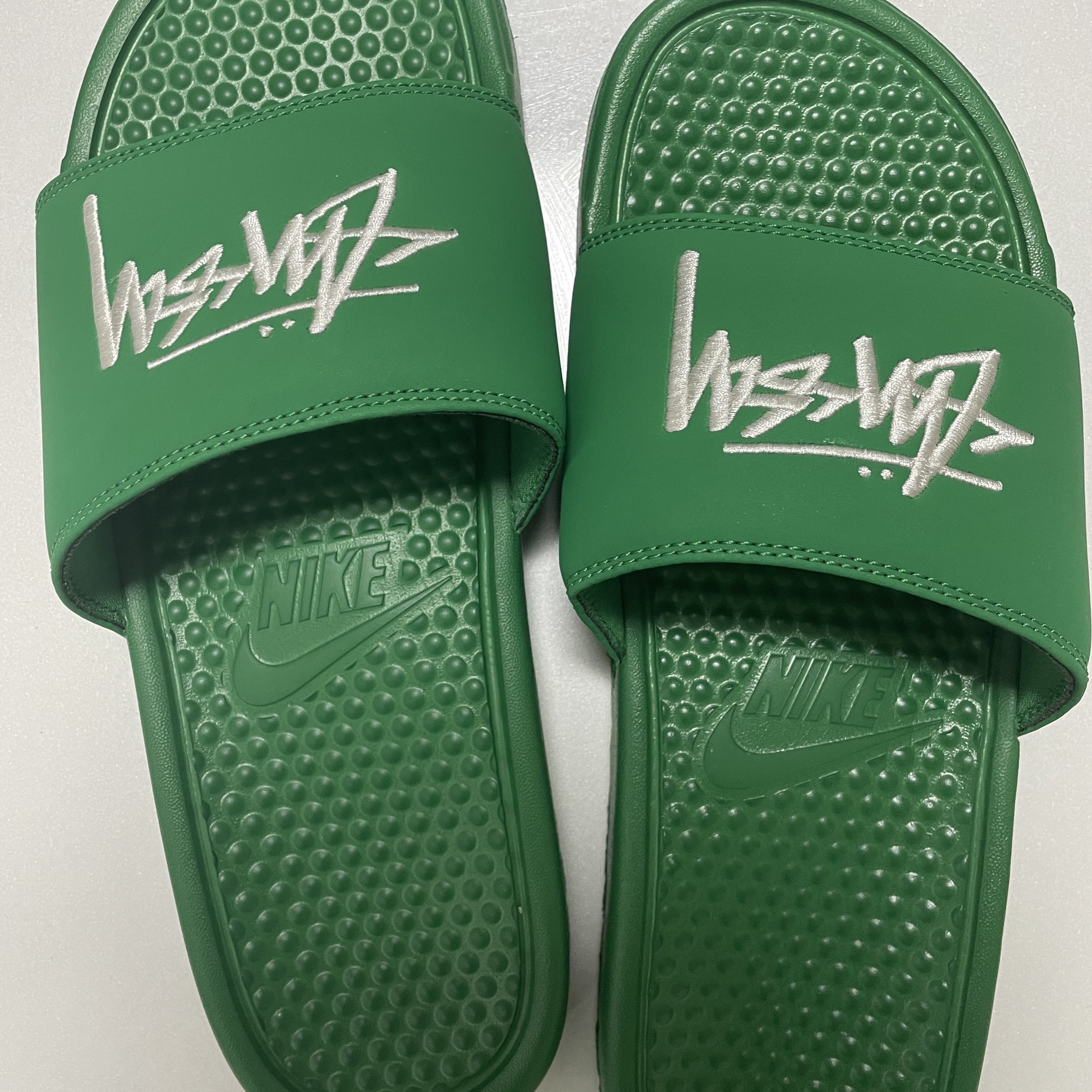 Nike x Stussy Benassi Slide Pine Green 착용 스타일