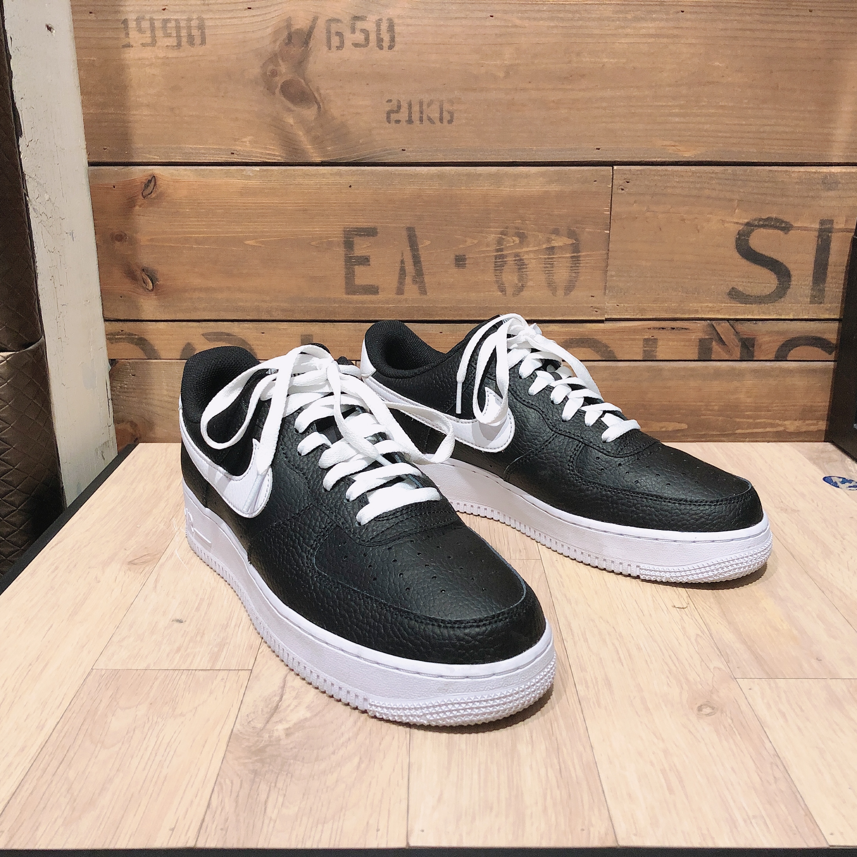 Nike Air Force 1 '07 Black White 착용 스타일 - 2