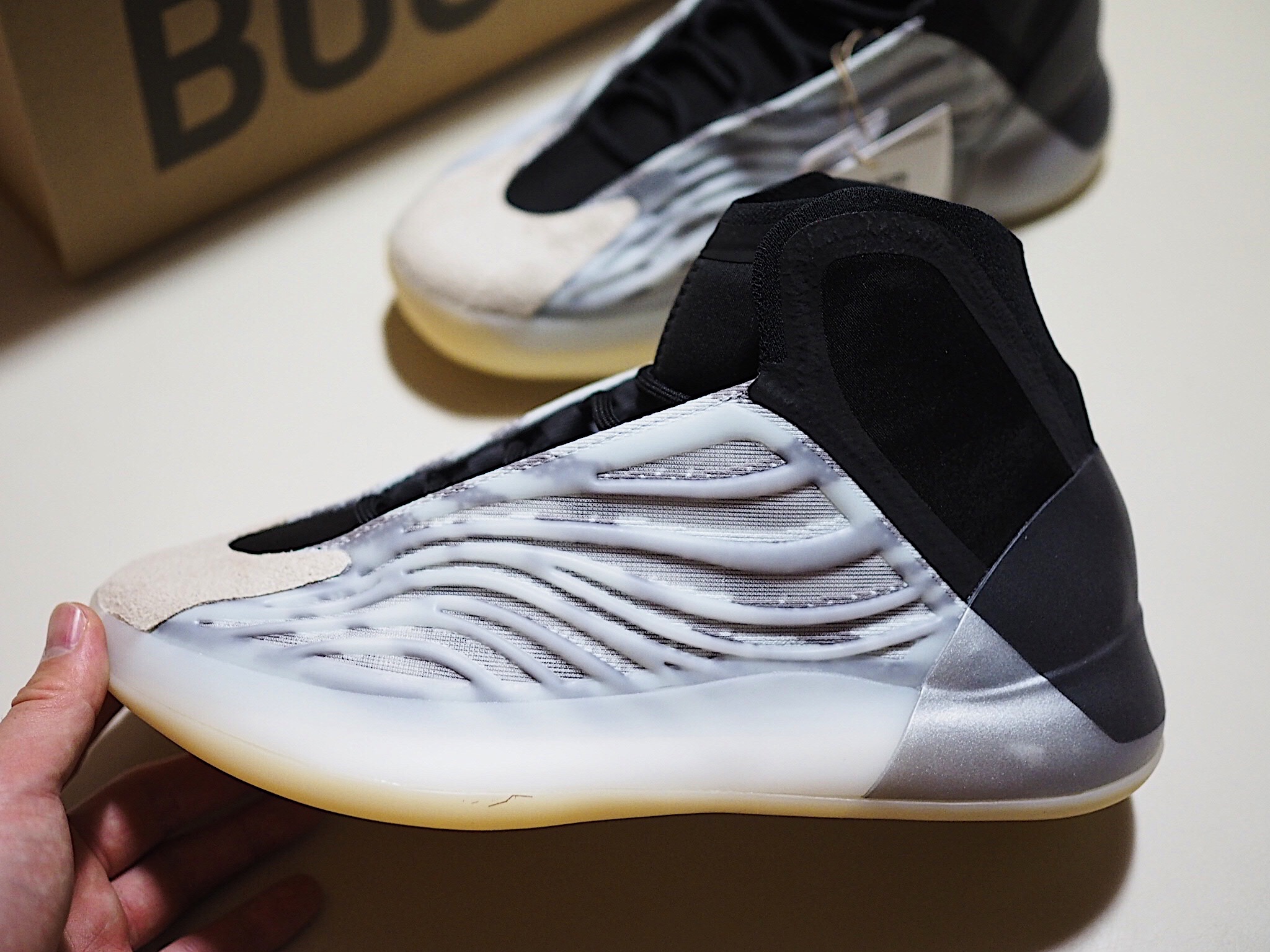 Adidas Yeezy QNTM BSKTBL 착용 스타일 - 3