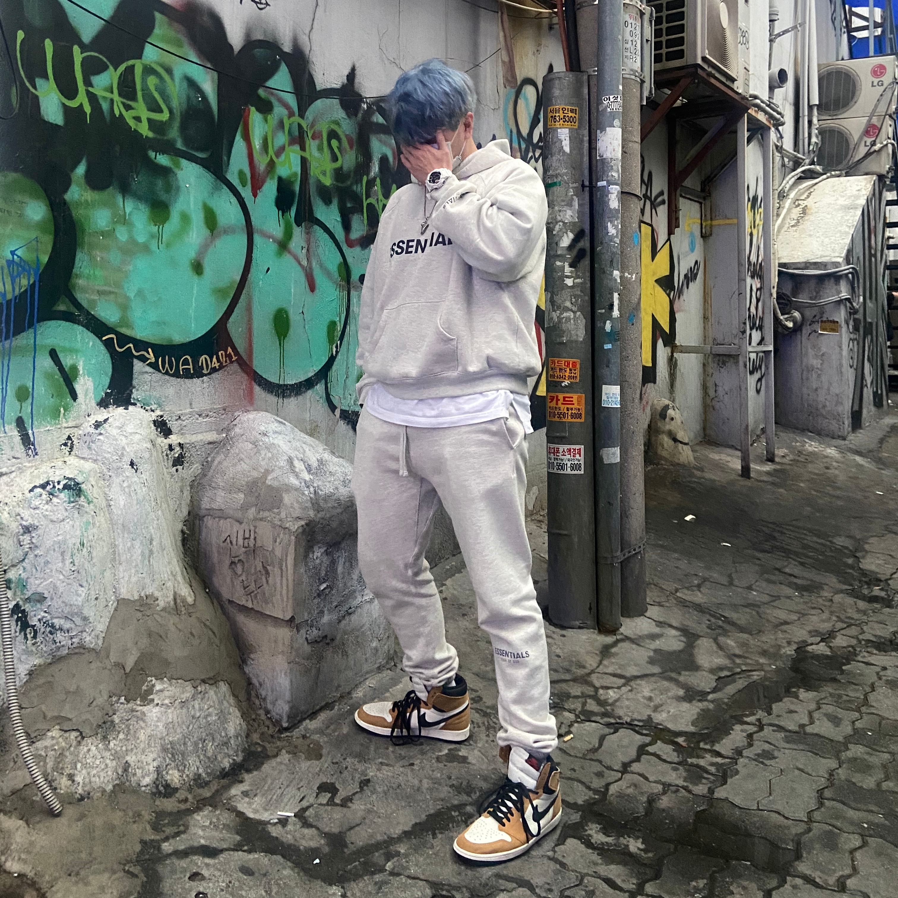 Essentials 3D Silicon Applique Pullover Hoodie Oatmeal/Oatmeal Heather/Light Heather Oatmeal 2020, Essentials Sweatpants Oatmeal/Oatmeal Heather/Light Heather Oatmeal 2020 착용 스타일 - 2