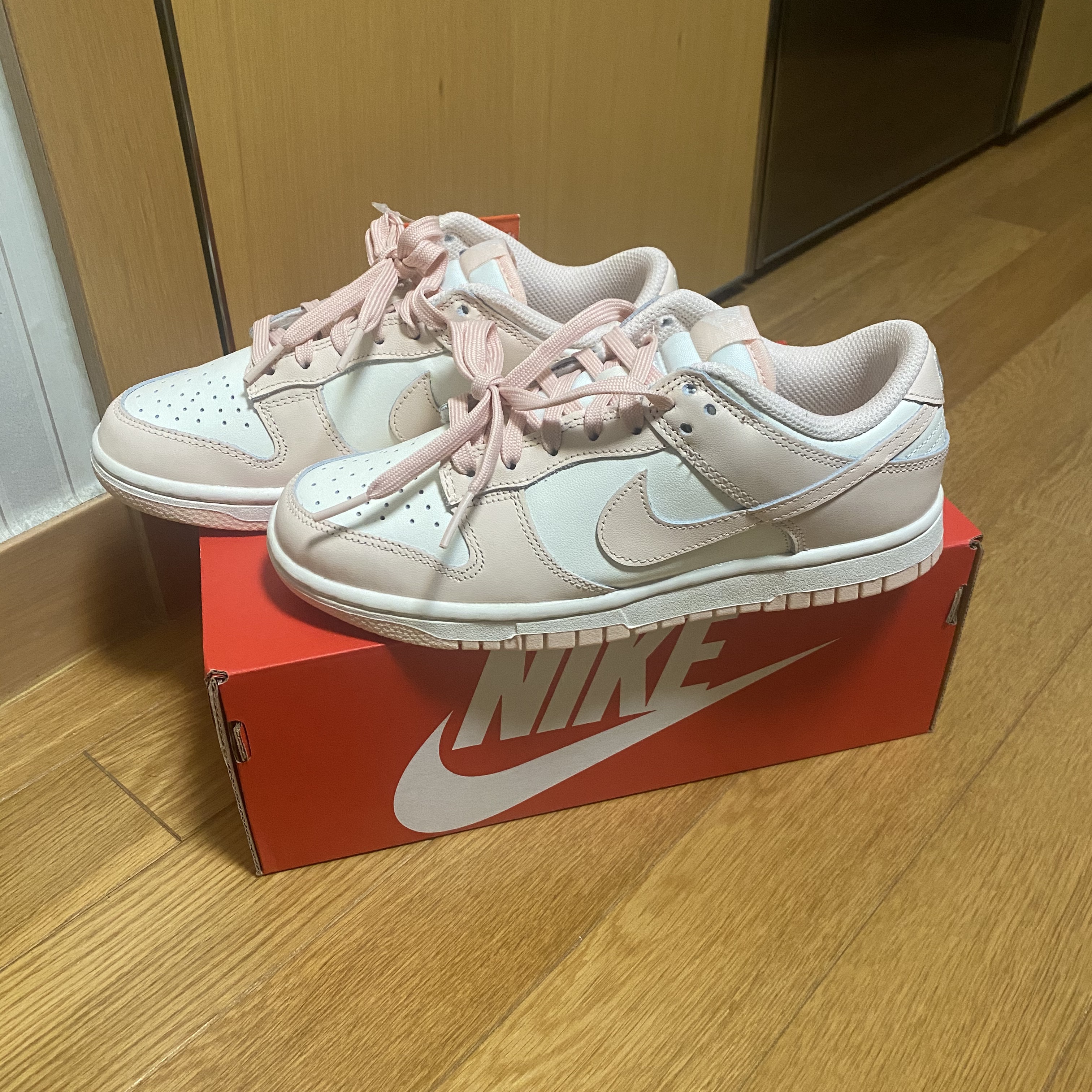 (W) Nike Dunk Low Orange Pearl 착용 스타일 - 2