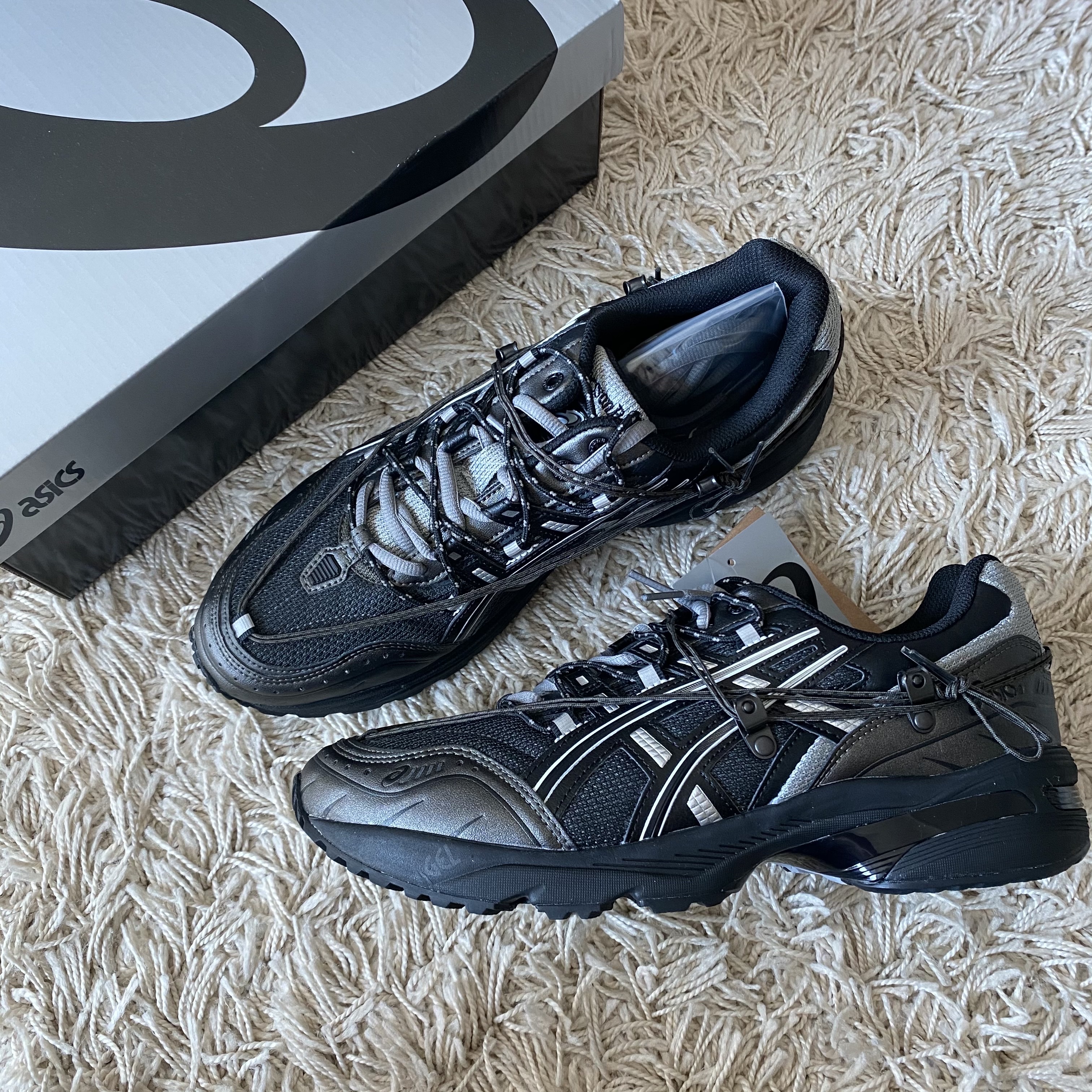 Asics x Andersson Bell Gel-1090 Black Silver 착용 스타일