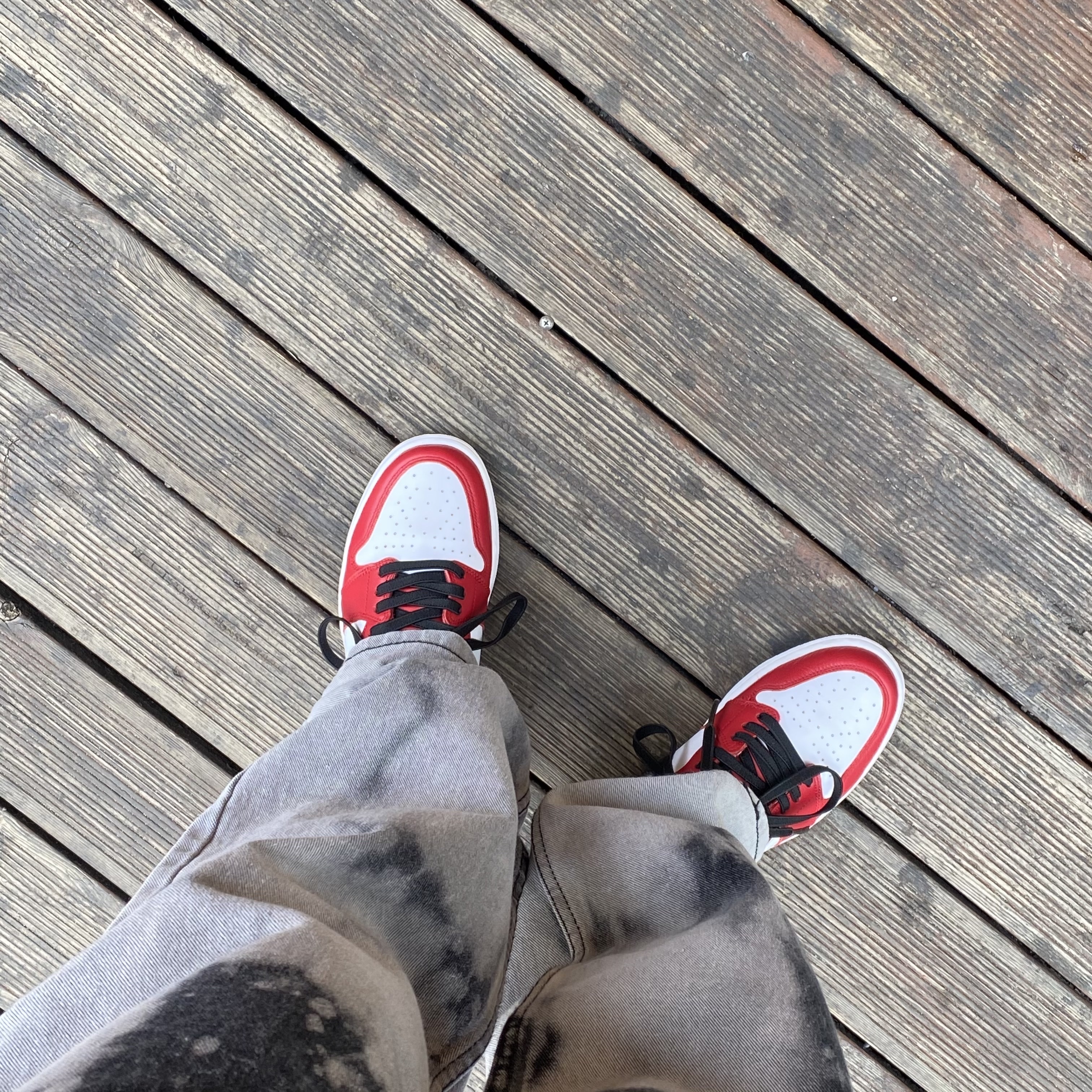 (W) Jordan 1 Retro High Satin Red 착용 스타일 - 2
