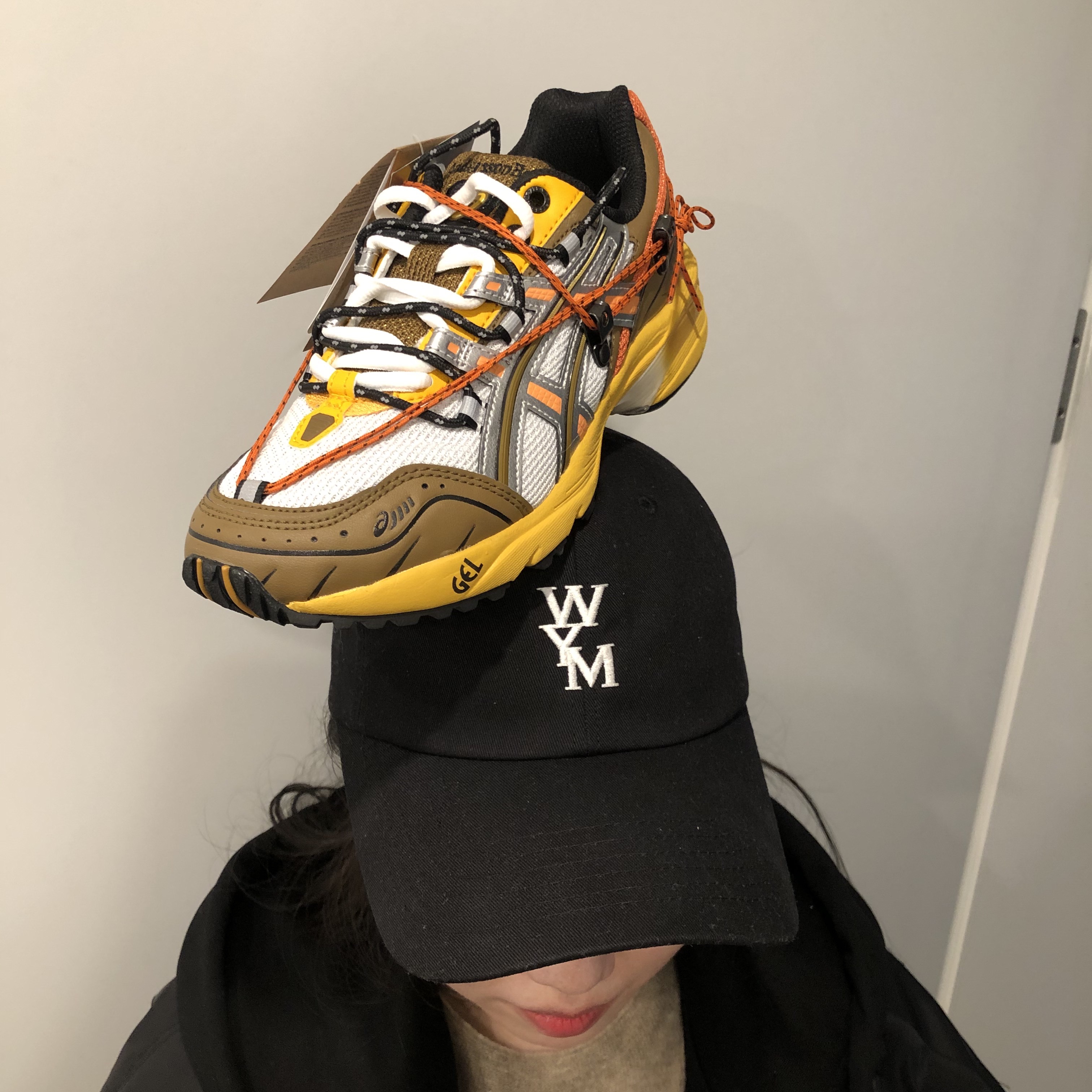 Asics x Andersson Bell Gel-1090 White Orange 착용 스타일