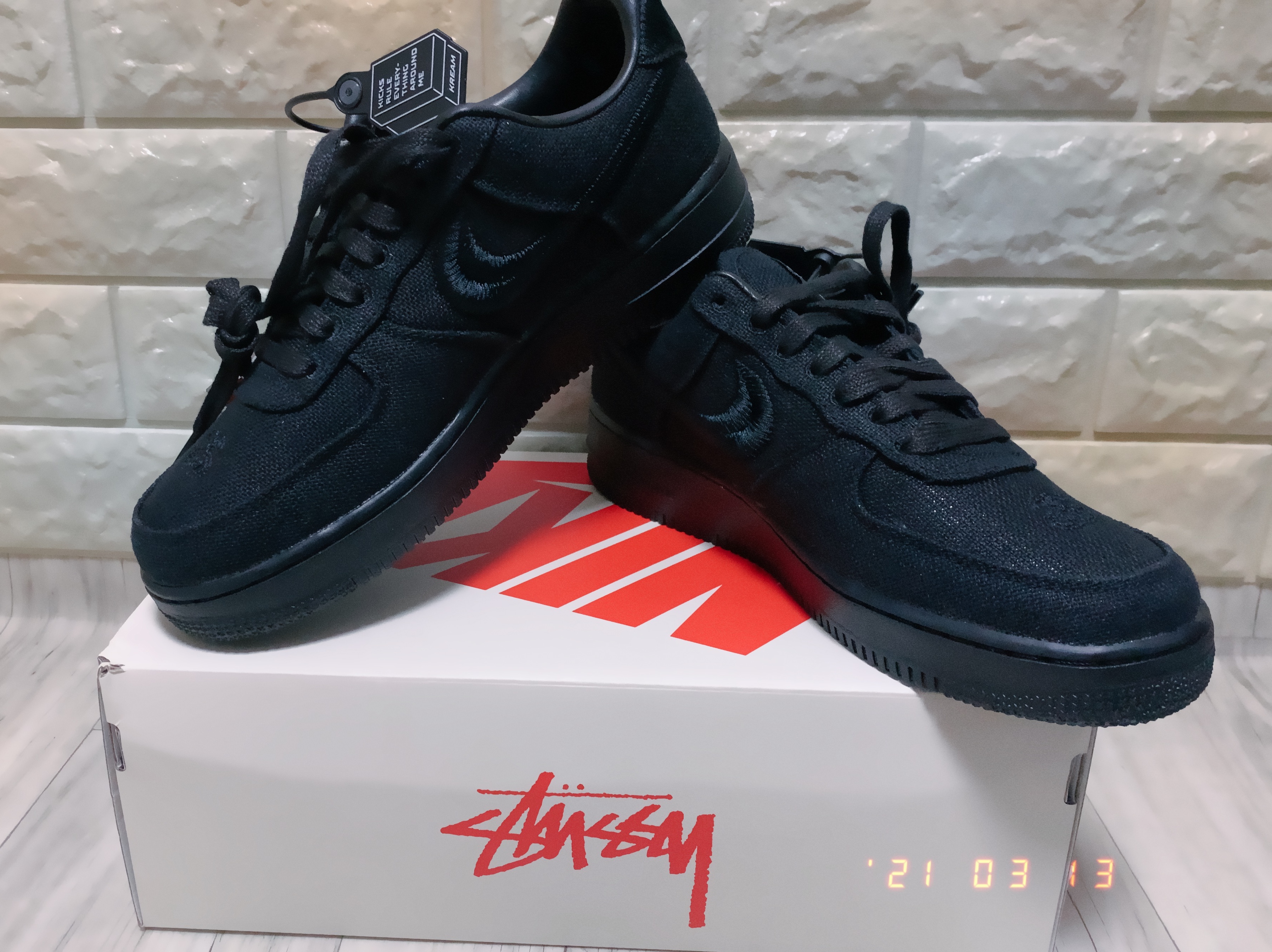 Nike x Stussy Air Force 1 Low Triple Black 착용 스타일 - 2