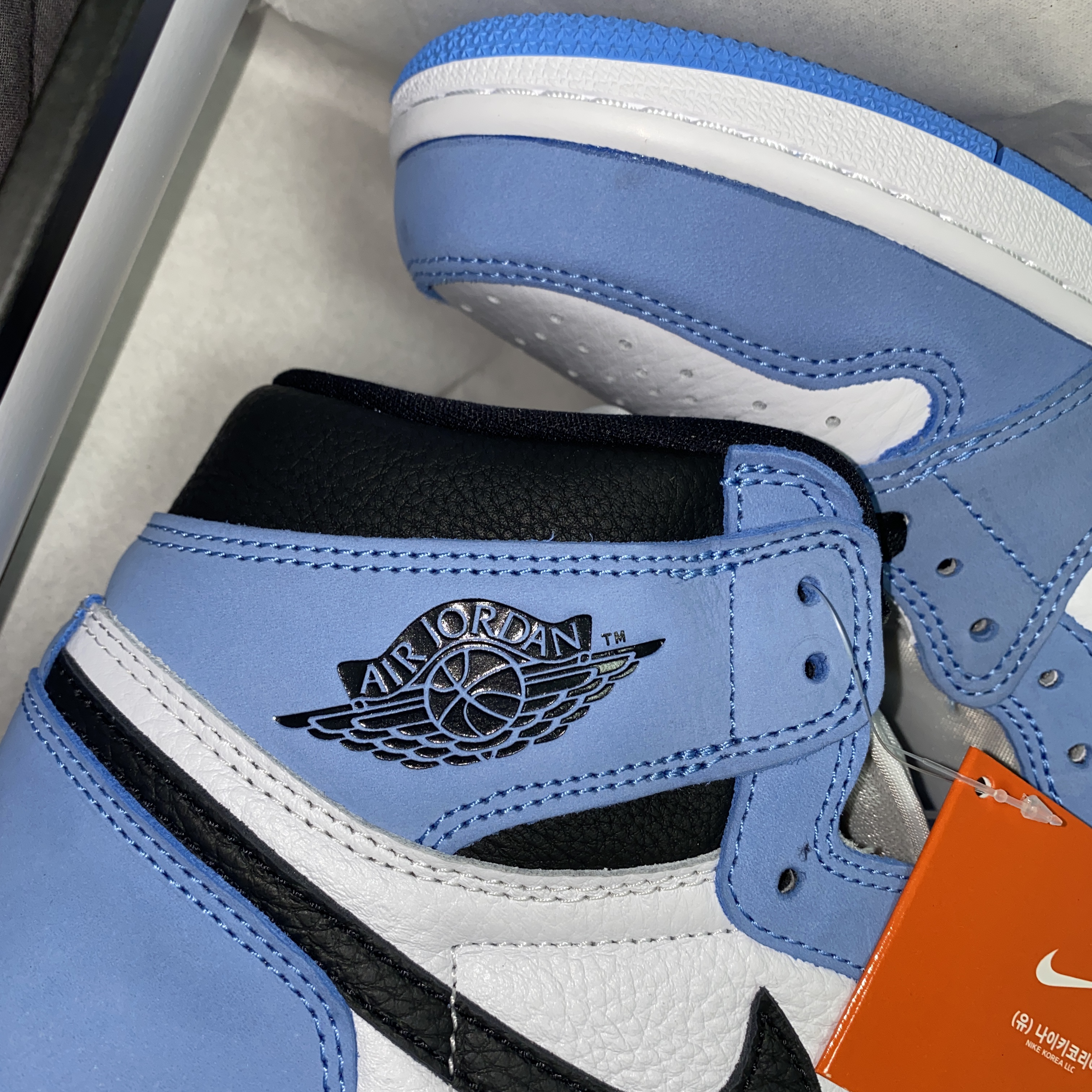 Jordan 1 Retro High OG University Blue 착용 스타일 - 2
