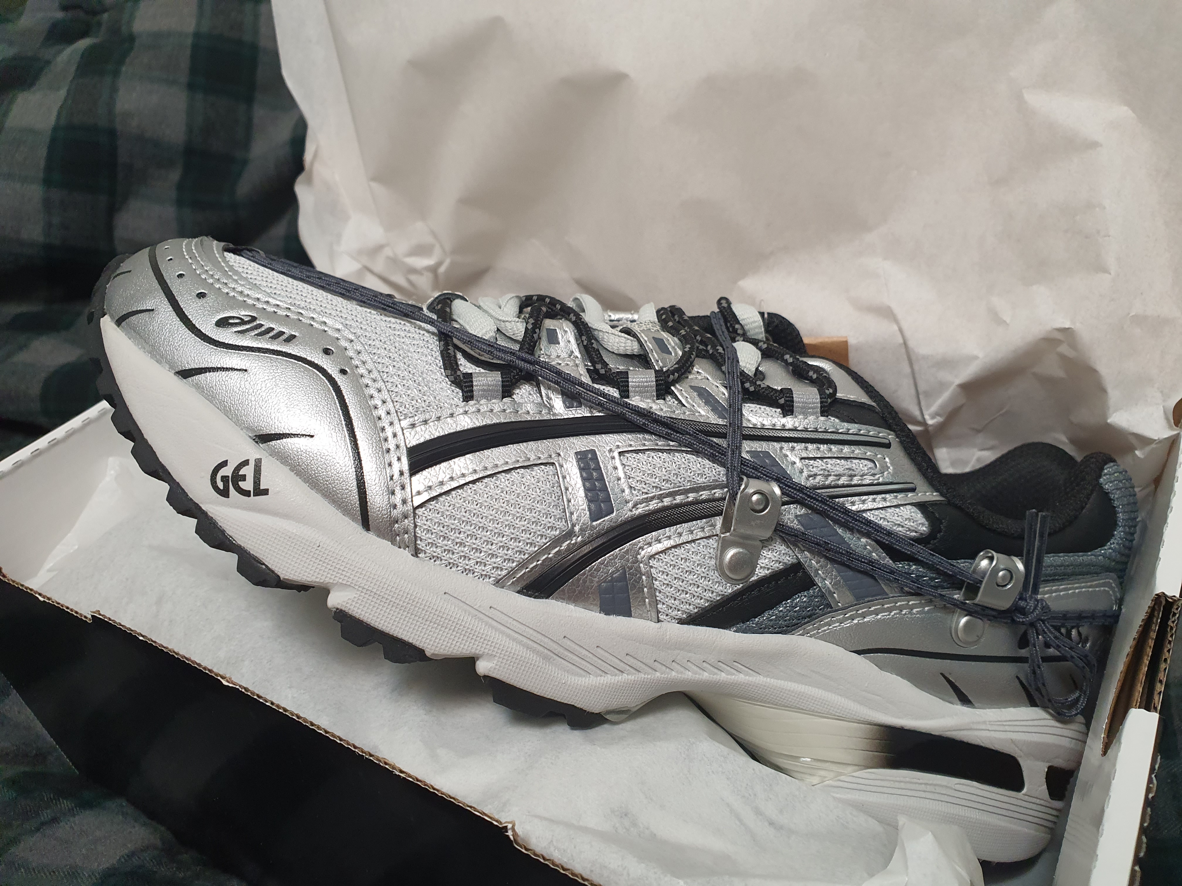 Asics x Andersson Bell Gel-1090 Glacier Grey Silver 착용 스타일 - 2