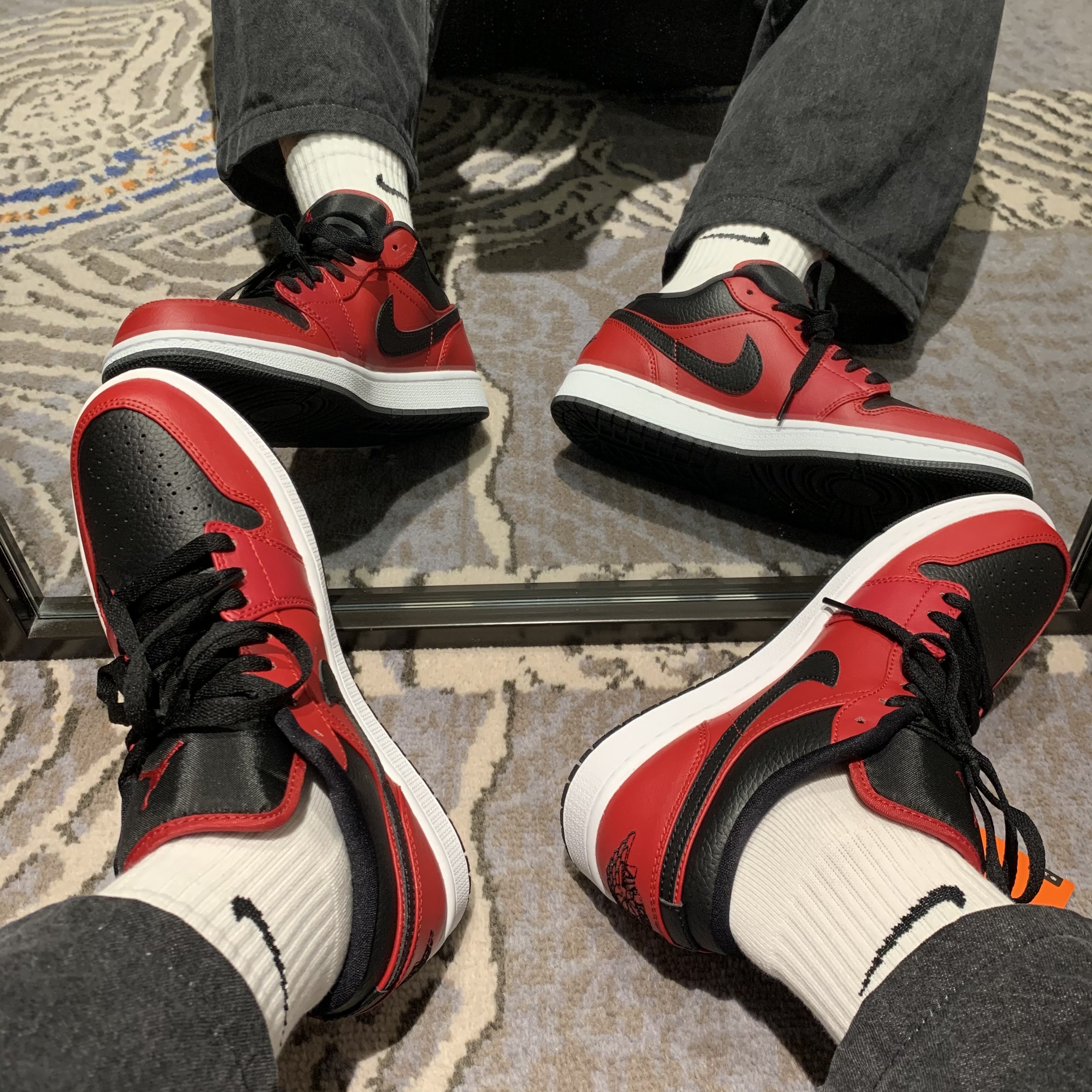 Jordan 1 Low Gym Red Black 착용 스타일 - 2