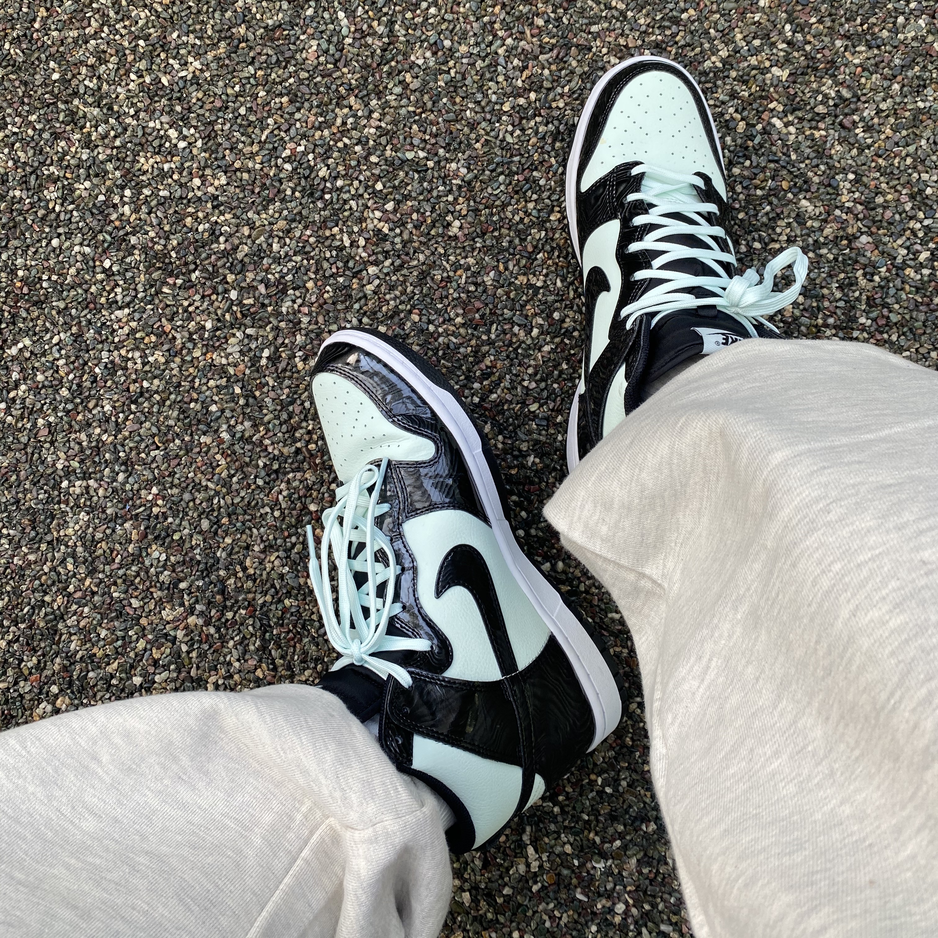 Nike Dunk High Barely Green 착용 스타일