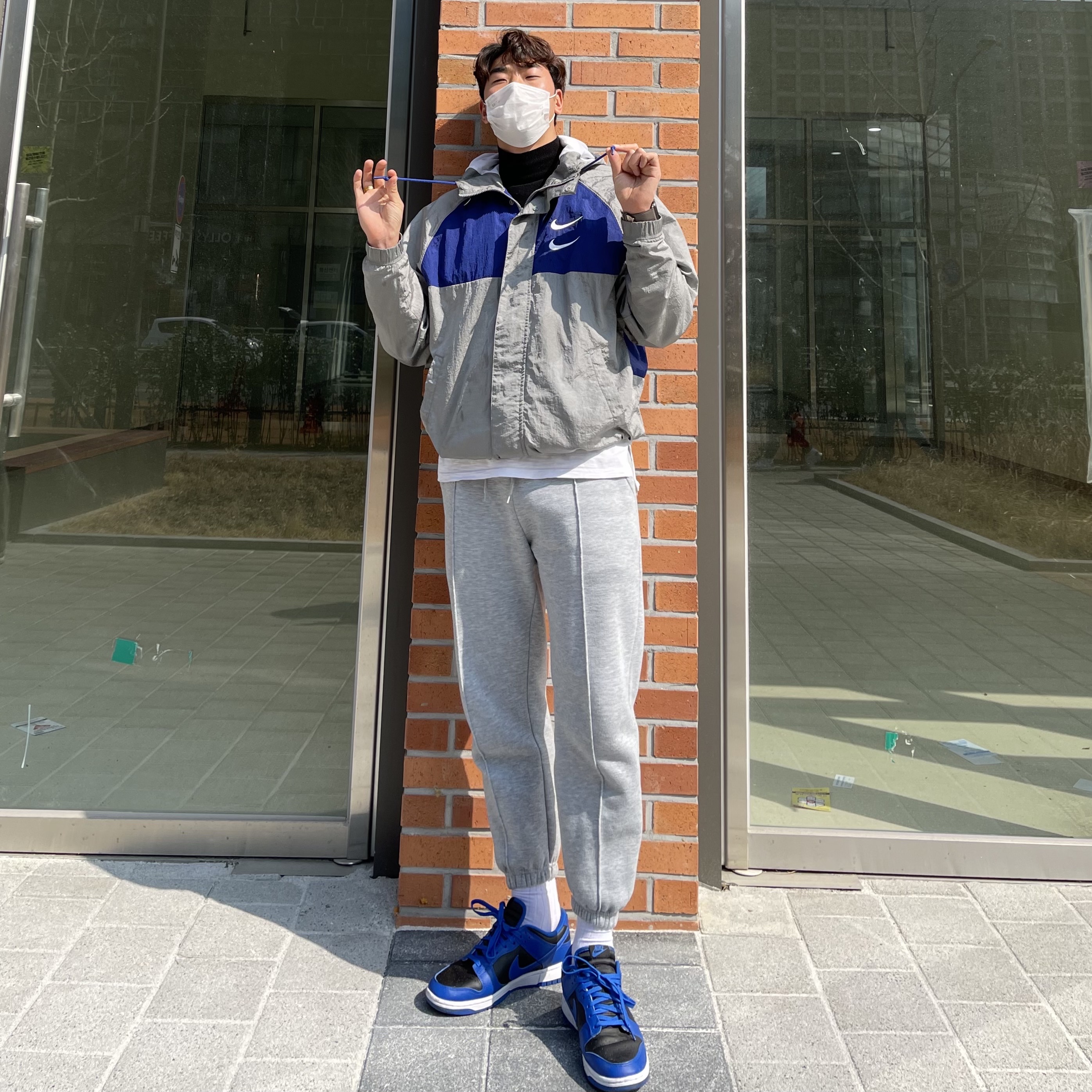 Nike Dunk Low Retro Hyper Cobalt 착용 스타일 - 2