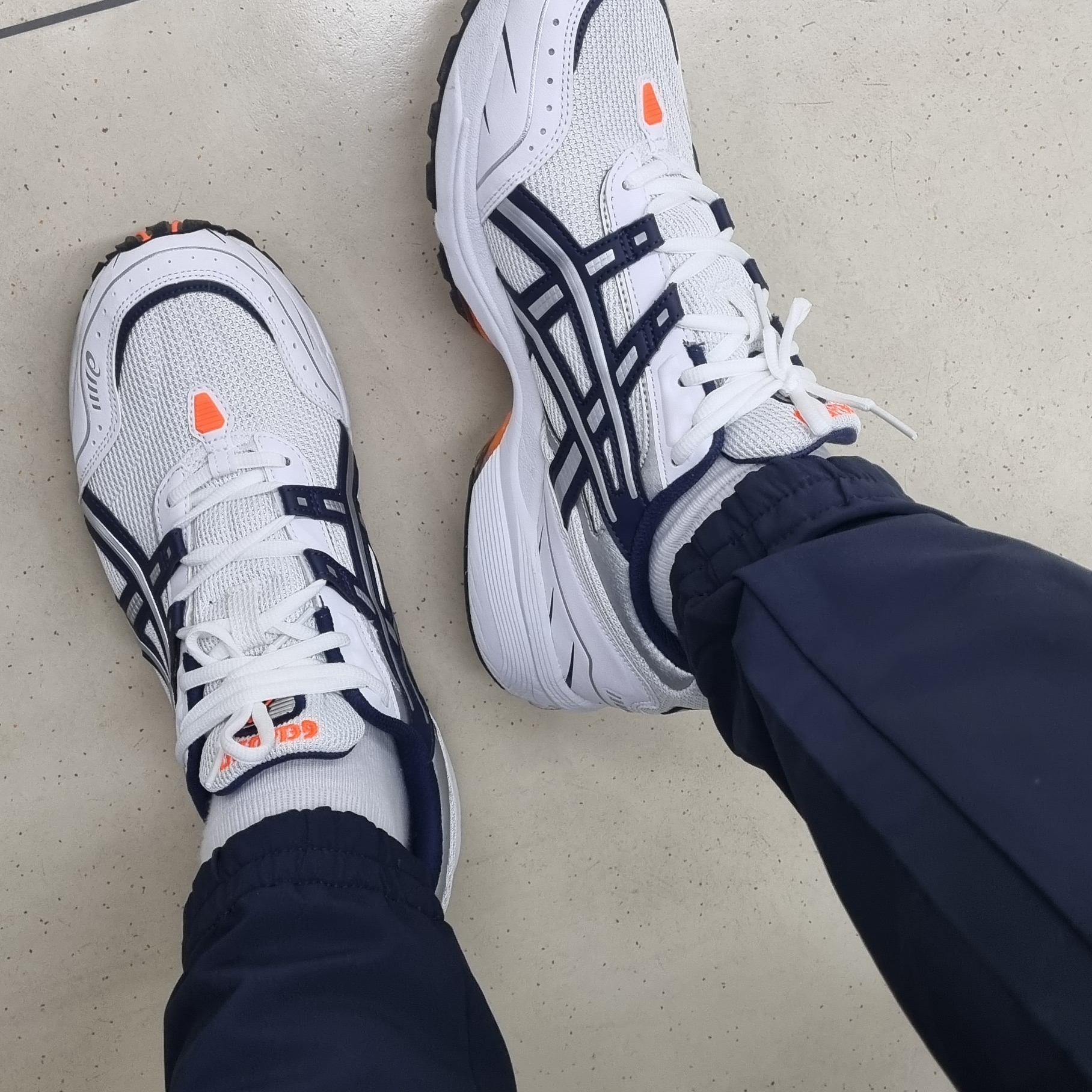 Asics Gel-1090 White Midnight 착용 스타일
