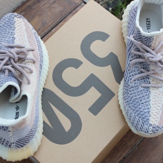 Adidas Yeezy Boost 350 V2 Ash Pearl 착용 스타일 - 1