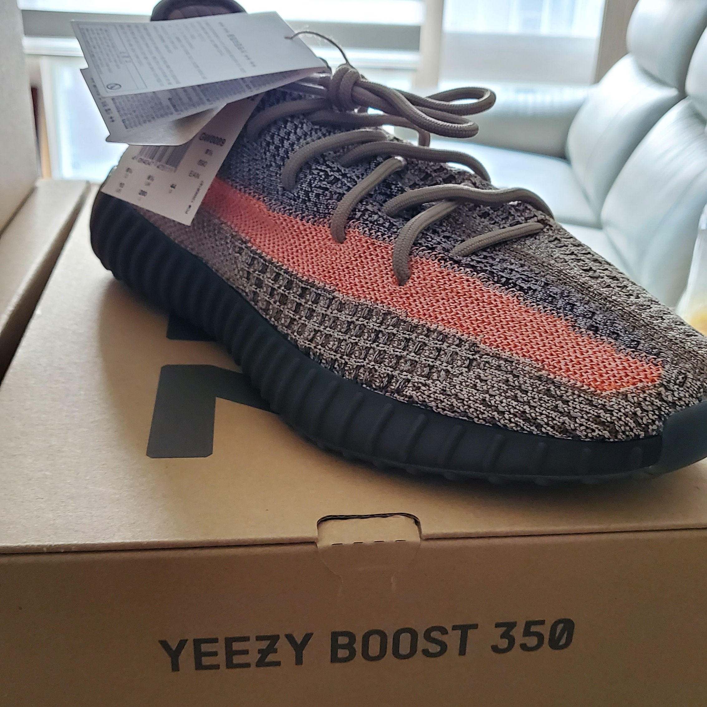 Adidas Yeezy Boost 350 V2 Ash Stone 착용 스타일