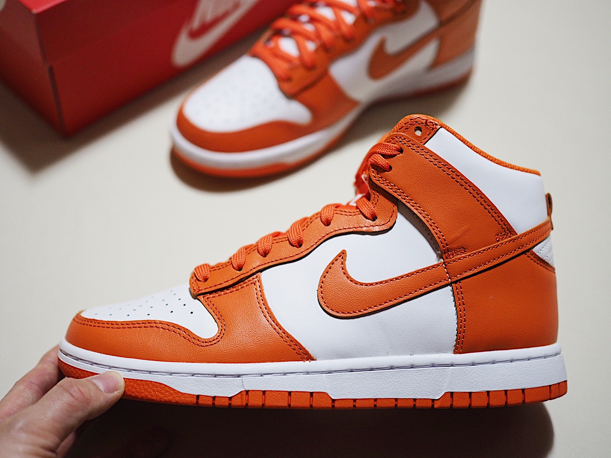 Nike Dunk High Retro Orange Blaze 착용 스타일 - 3