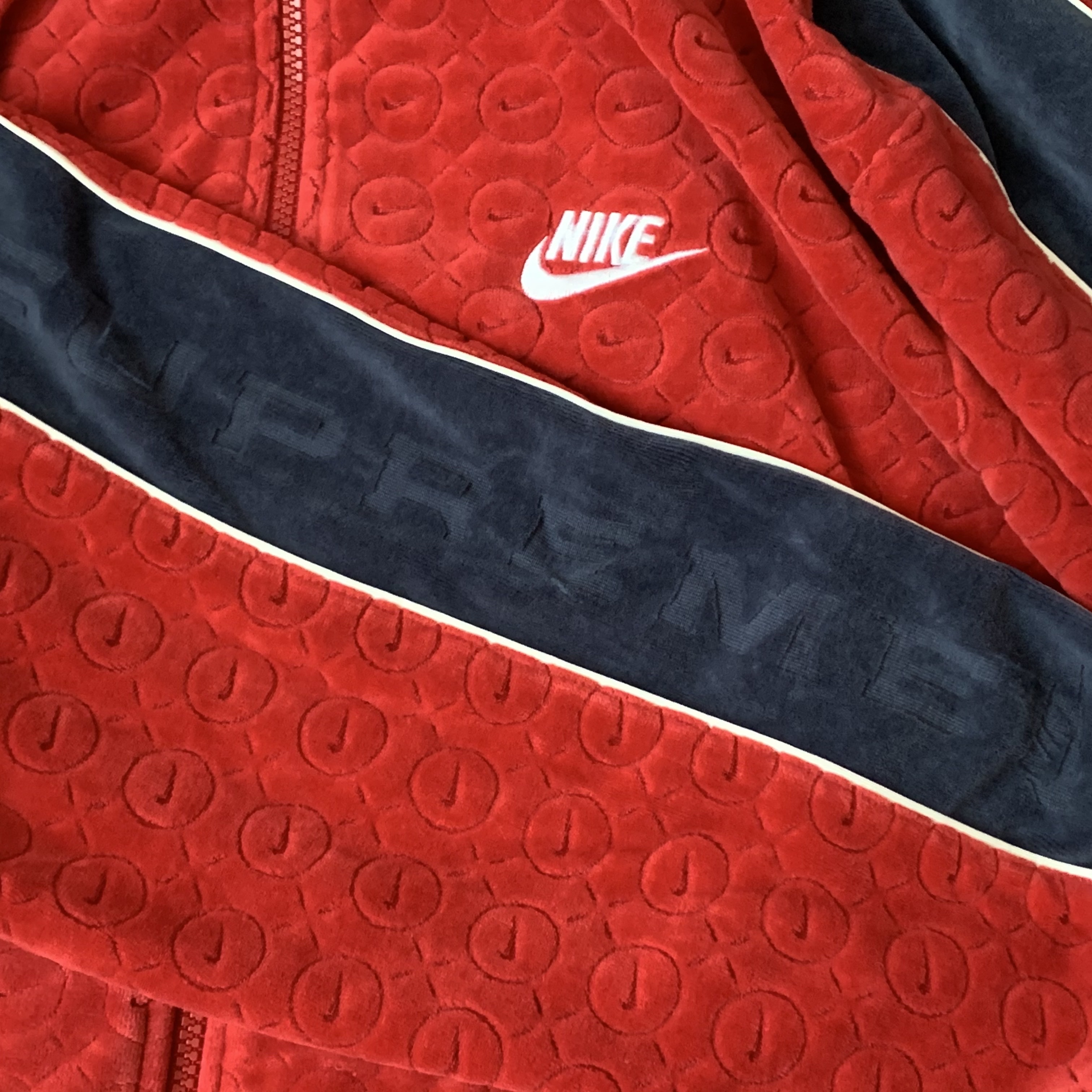 Supreme x Nike Velour Track Jacket Red - 21SS 착용 스타일