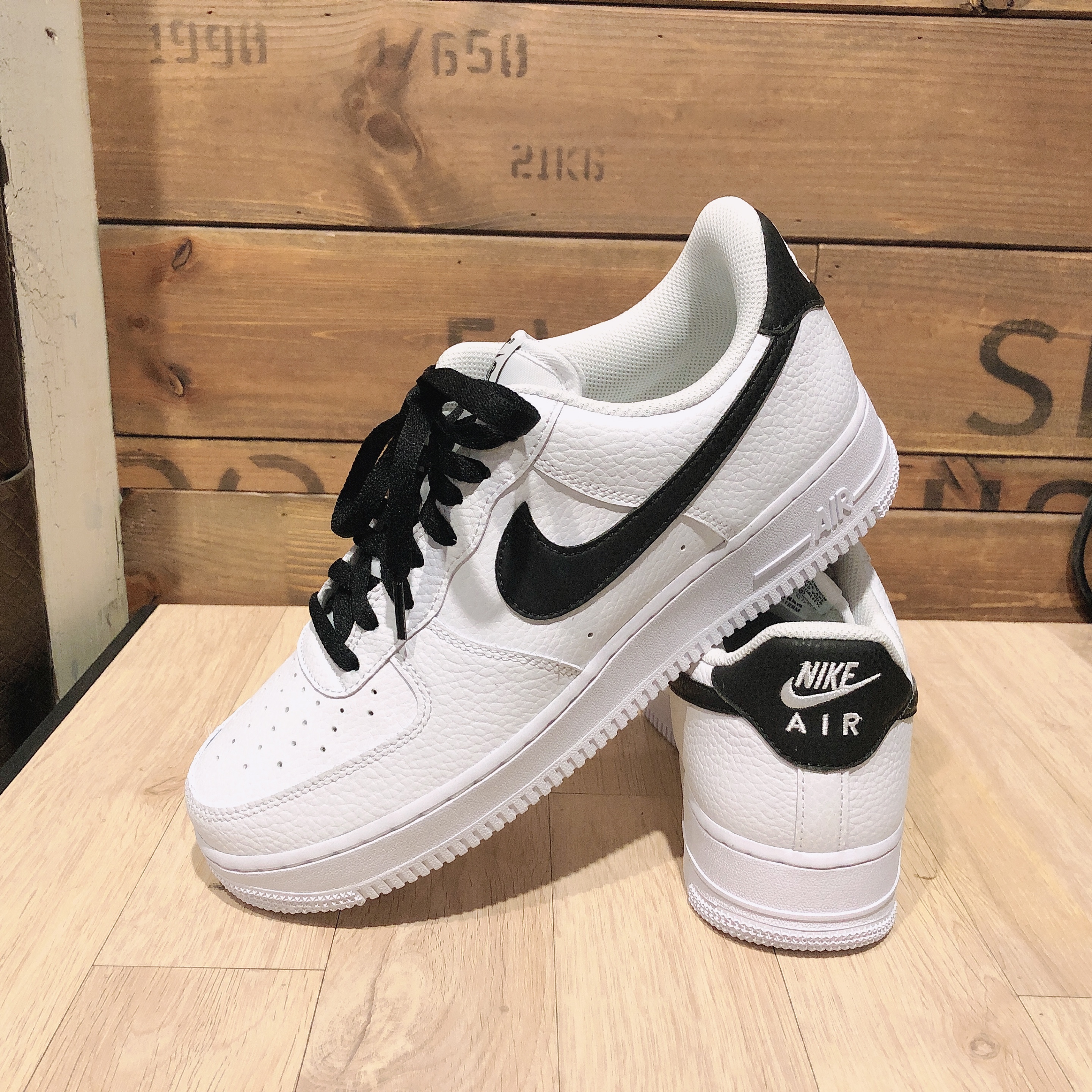 Nike Air Force 1 '07 White Black 착용 스타일 - 4