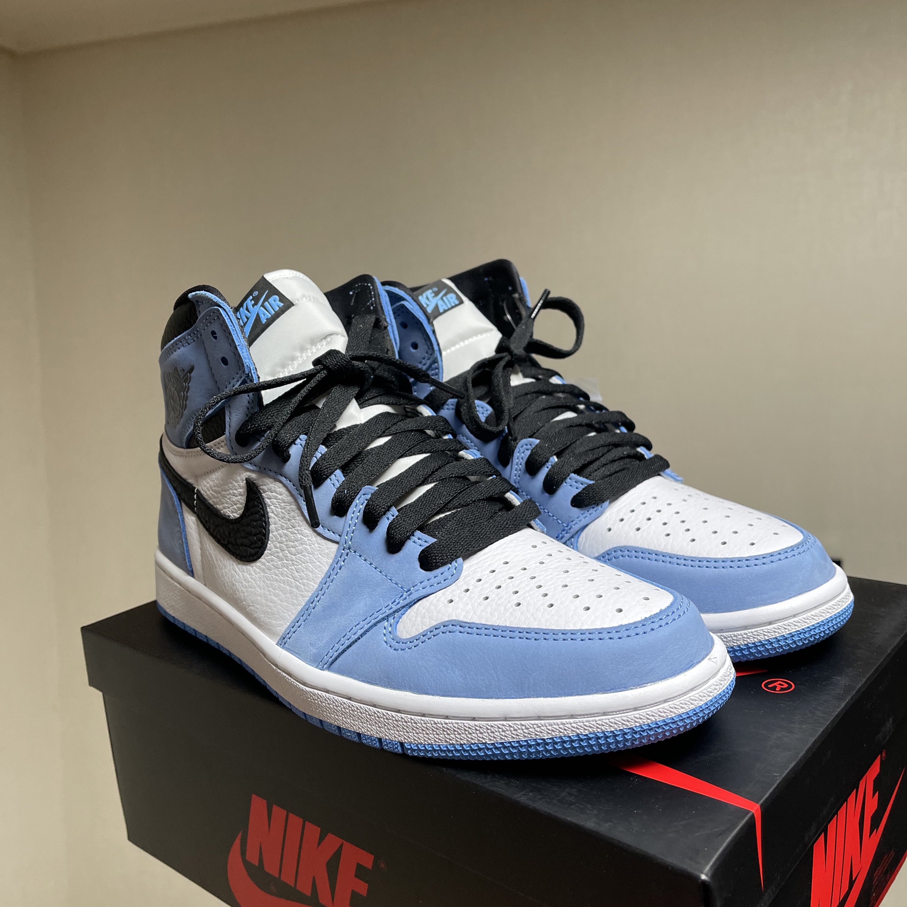 Nike SB Dunk Low Pro Chicago, Jordan 1 Retro High OG University Blue 착용 스타일 - 4