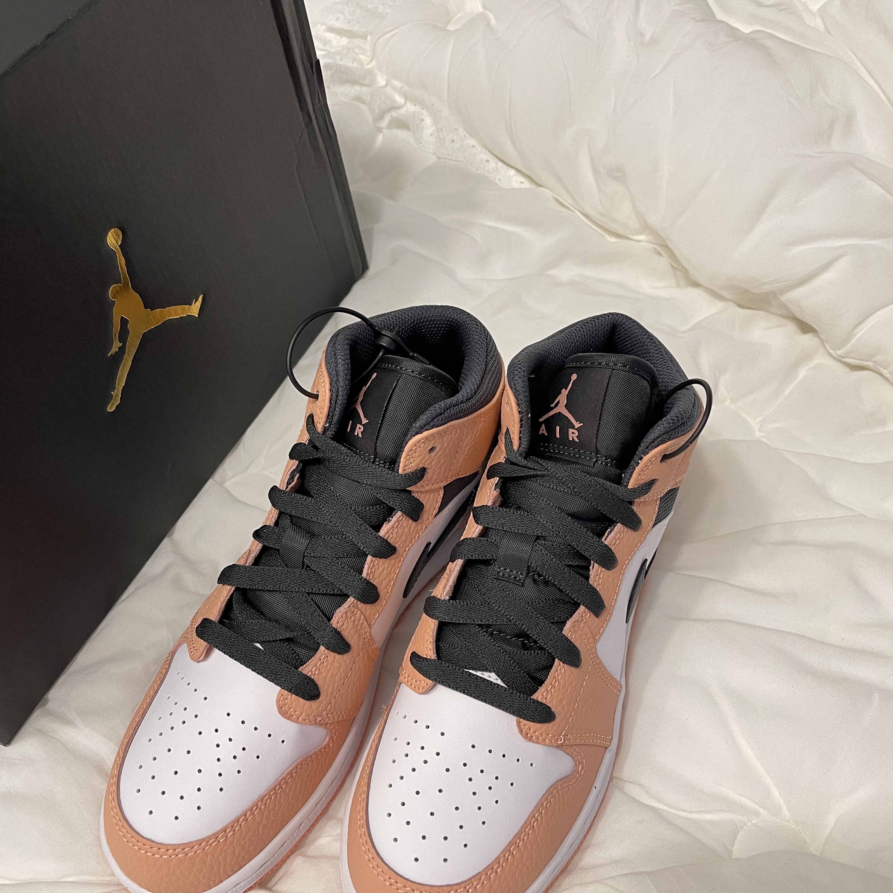 (GS) Jordan 1 Mid Pink Quartz 착용 스타일 - 1