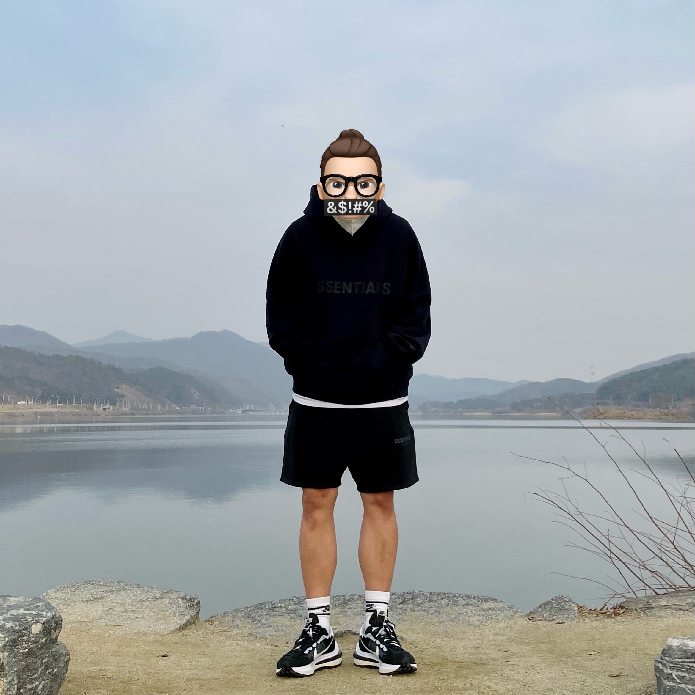 Essentials Logo Hoodie Navy/Dark Navy - Ssense Exclusive, Essentials Sweatshorts Black 2020 착용 스타일 - 4