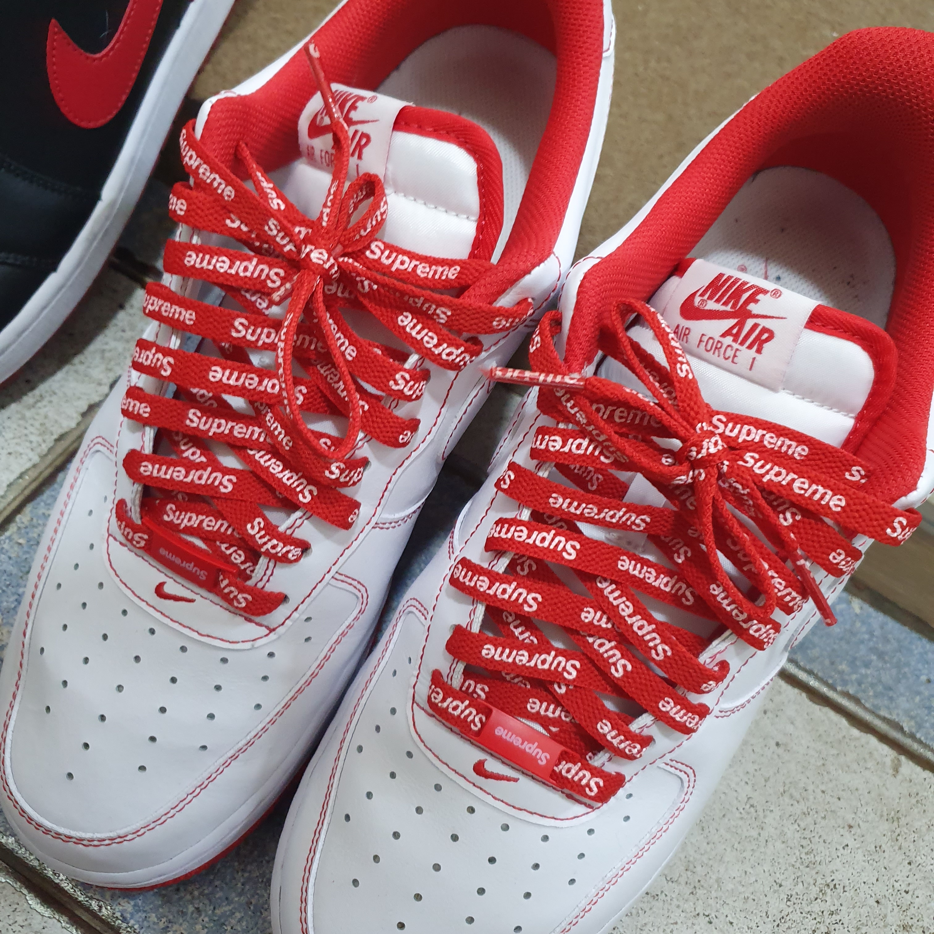 Nike Air Force 1 '07 Stitch Radiant Red 착용 스타일